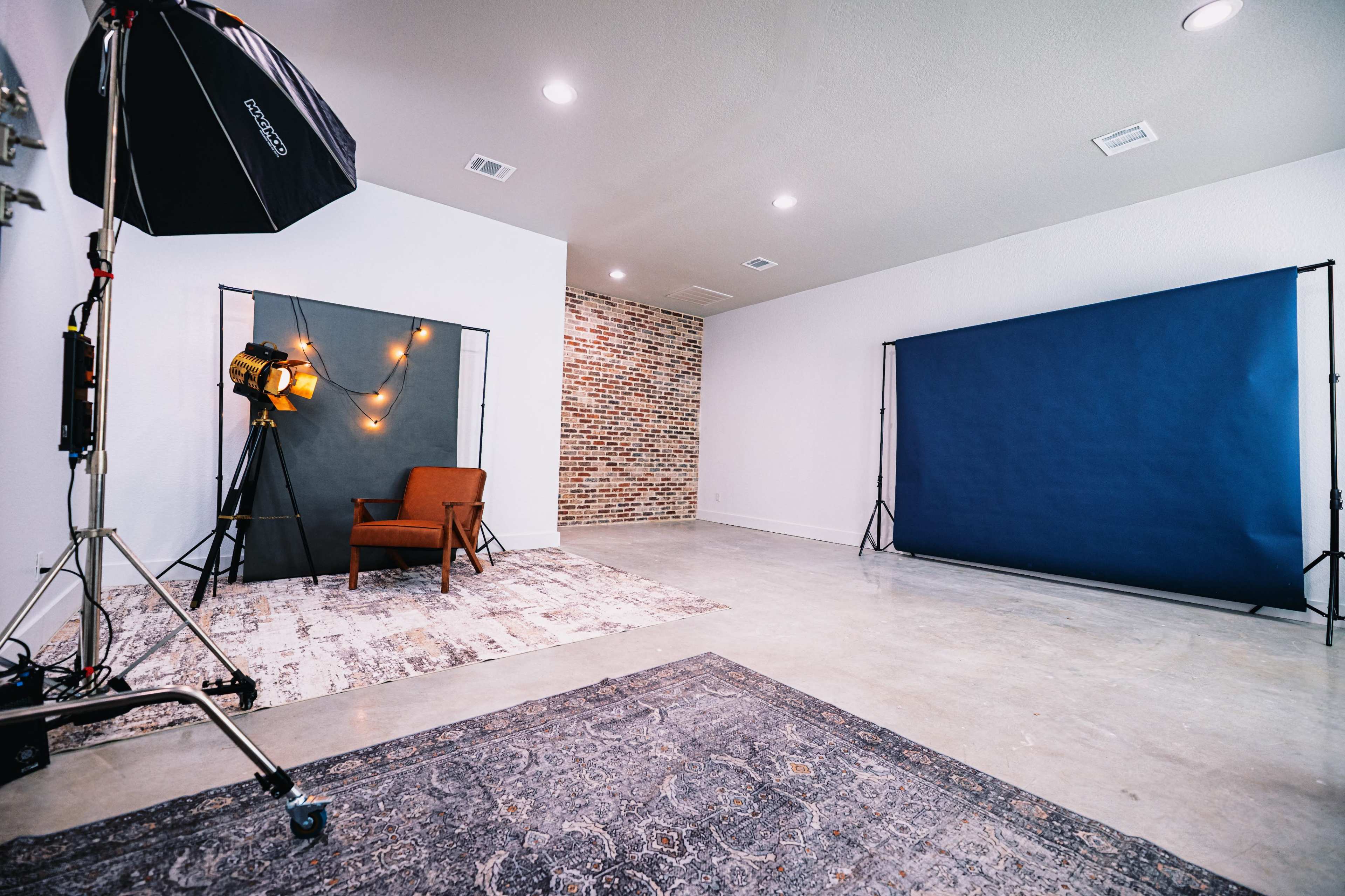 The Creators Lounge Image in , Montgomery, TX