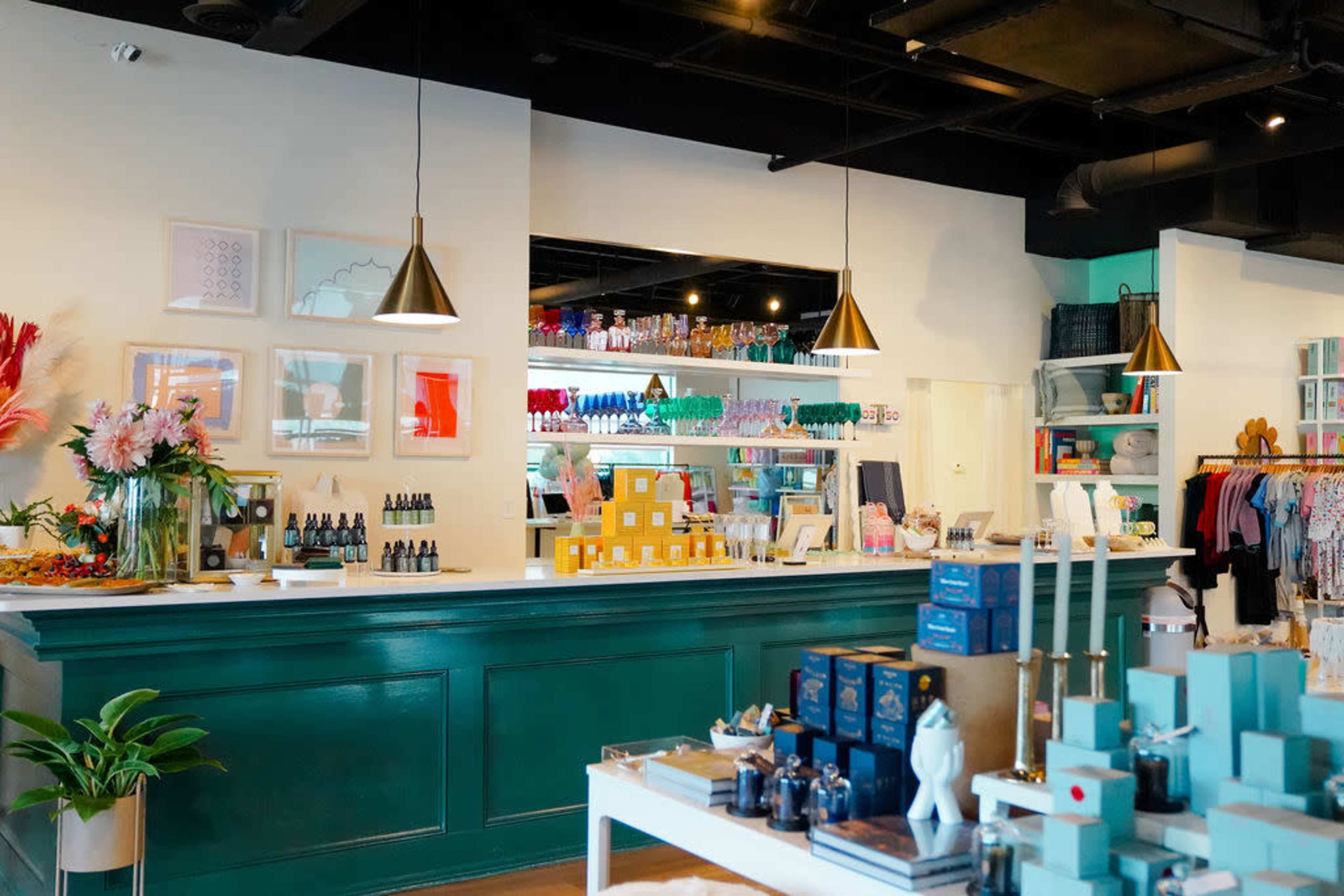 Lyndon Store with Tons of Natural Light and Bright, Chic Design Image in Lyndon, LOUISVILLE, KY