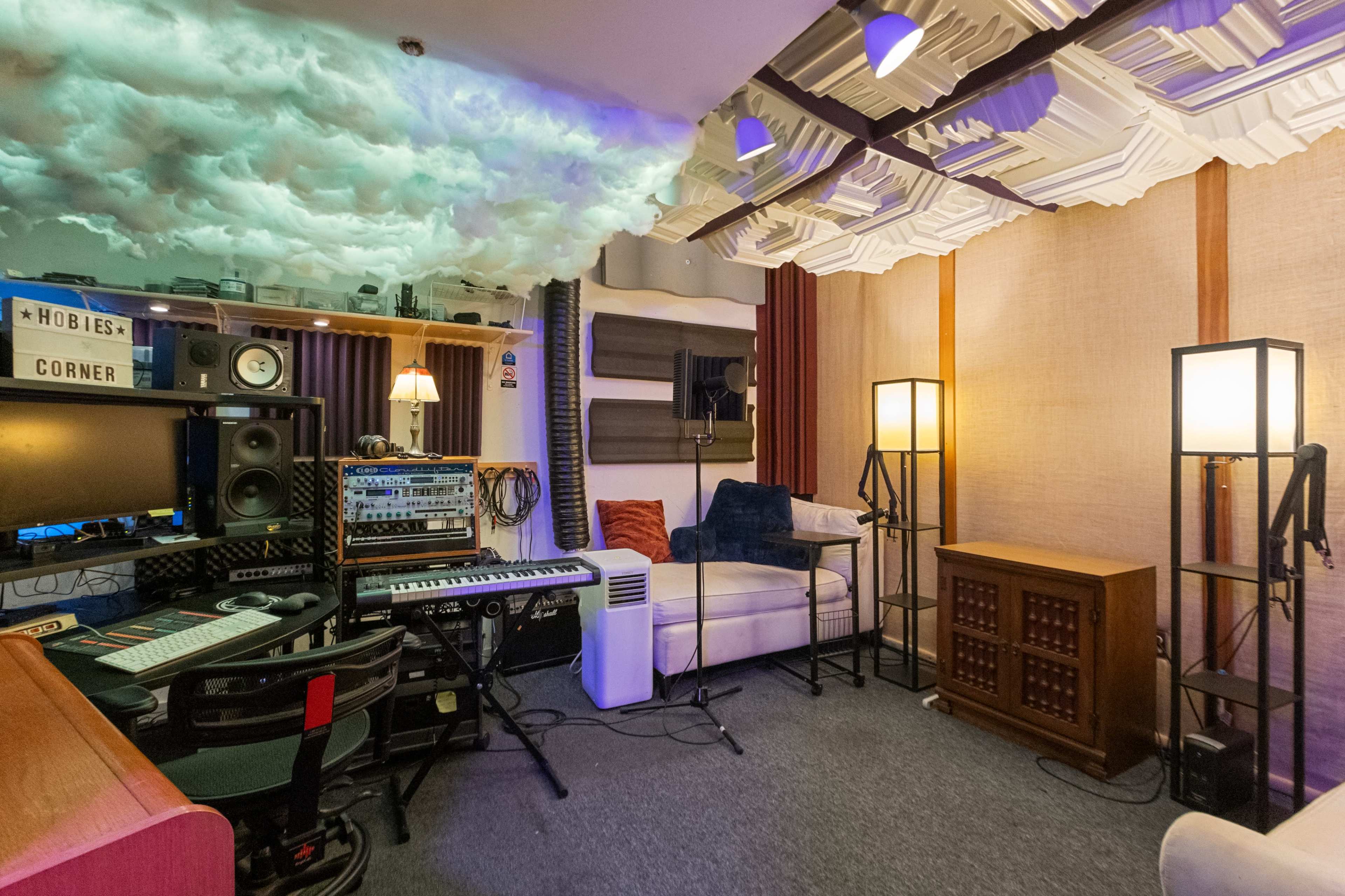 Cozy podcast room/ production space for audio/video editing Image in Potrero Hill, San Francisco, CA