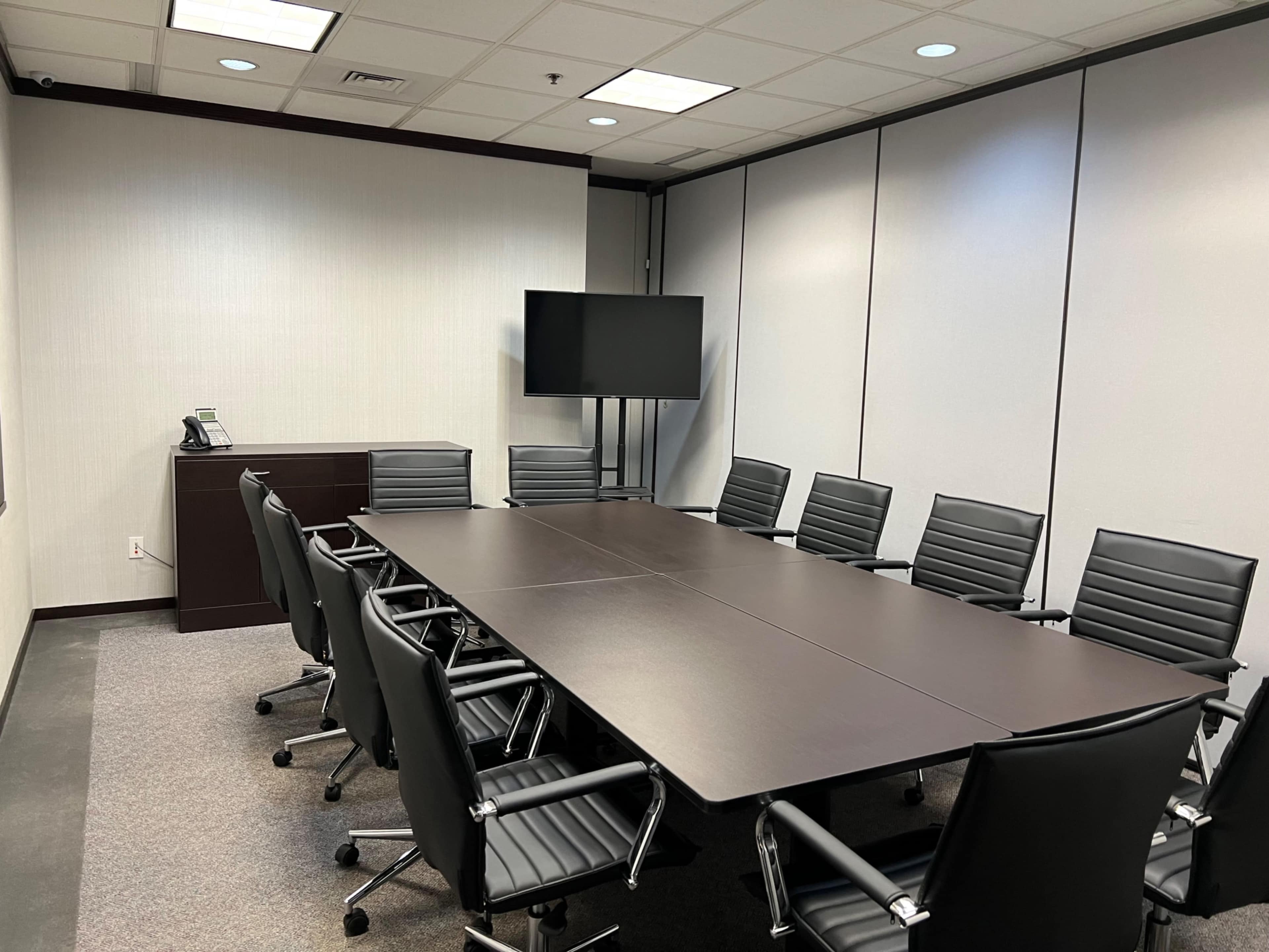 Conference Room B – 12-Person Executive Meeting Room Image in Bloomfield Twp, Bloomfield Hills, MI