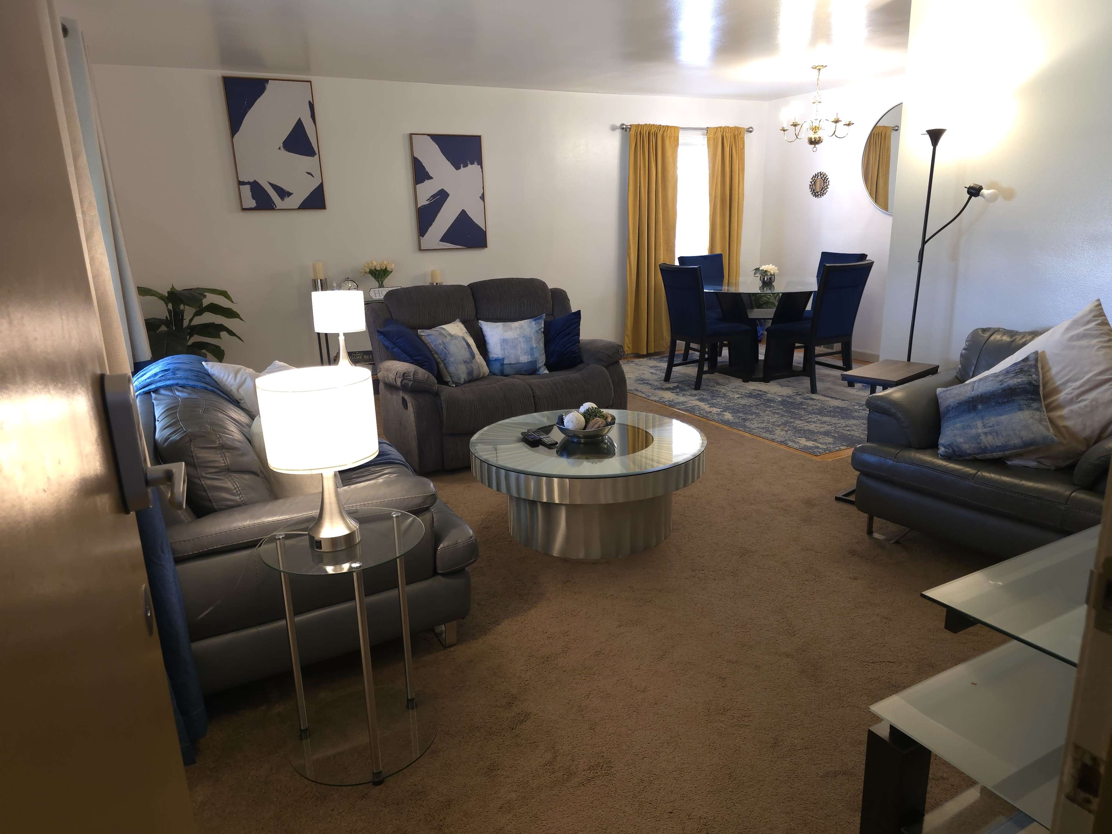 Upscale Queen Bedroom/Full Office Apartment Image in Grasslyn Manor, Milwaukee, WI