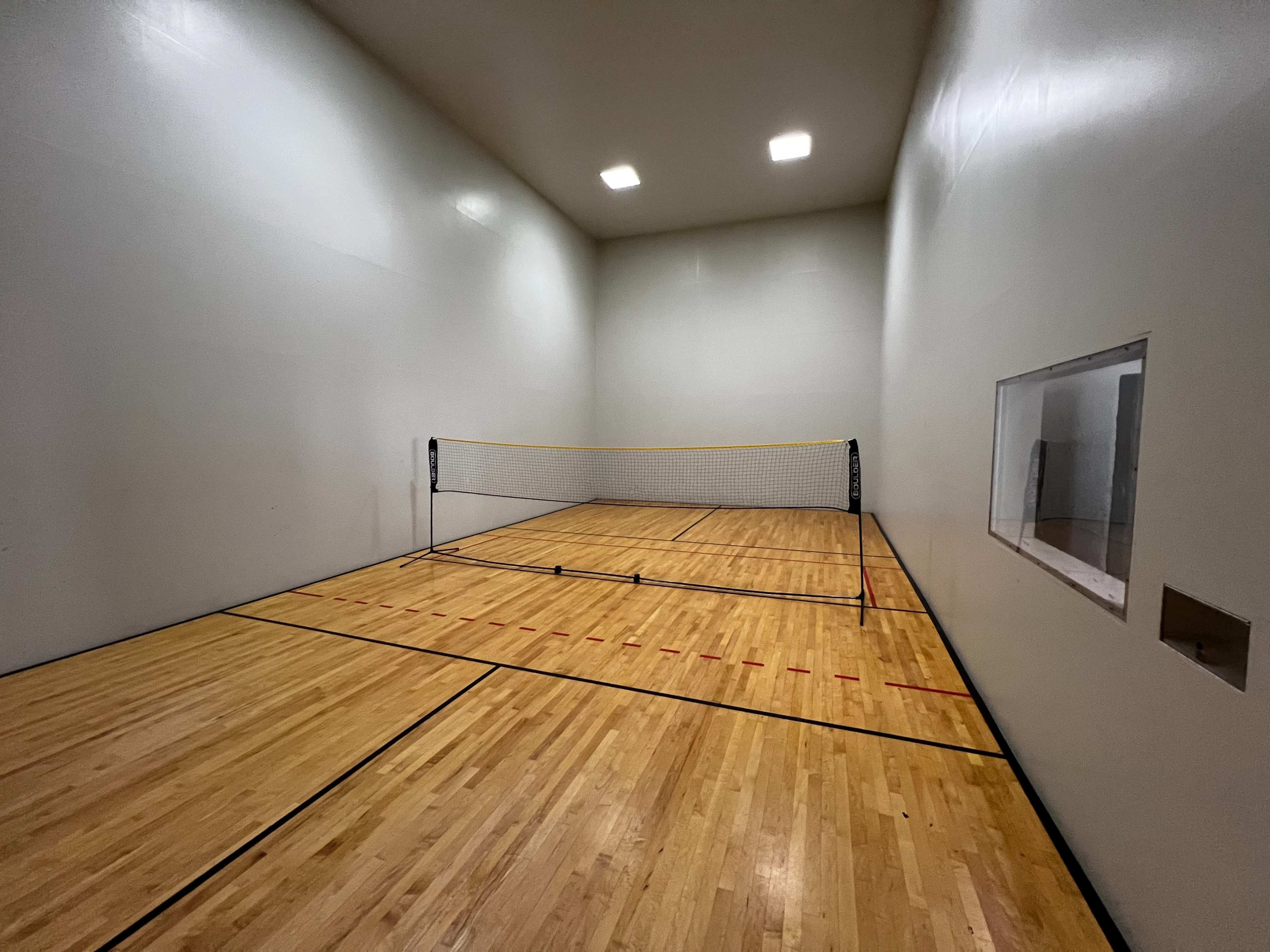 Indoor Pickleball and Racquetball court Image in Lake Forest, Lake Oswego, OR