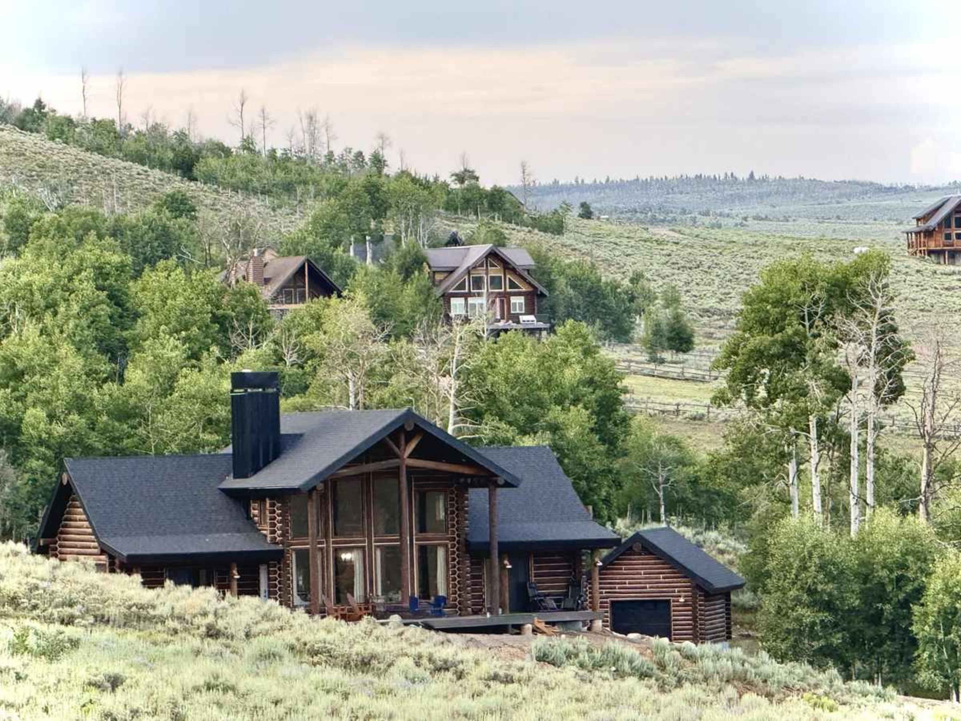 The Stardust Chalet | Moody Mountain-Modern Chalet with Aspen Trees ...