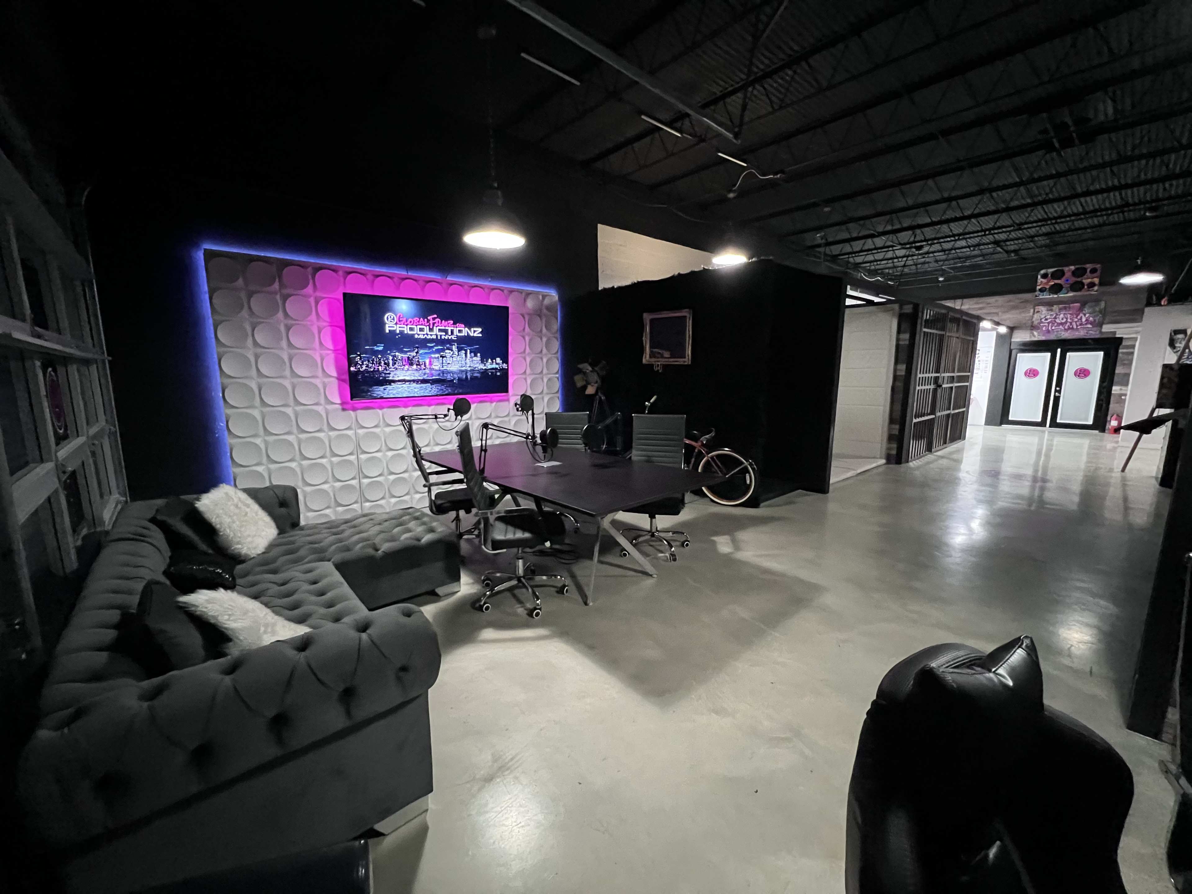 Podcast I Webcast I Live streaming I Studio Rental Image in Dorsey Riverbend, Fort Lauderdale, FL