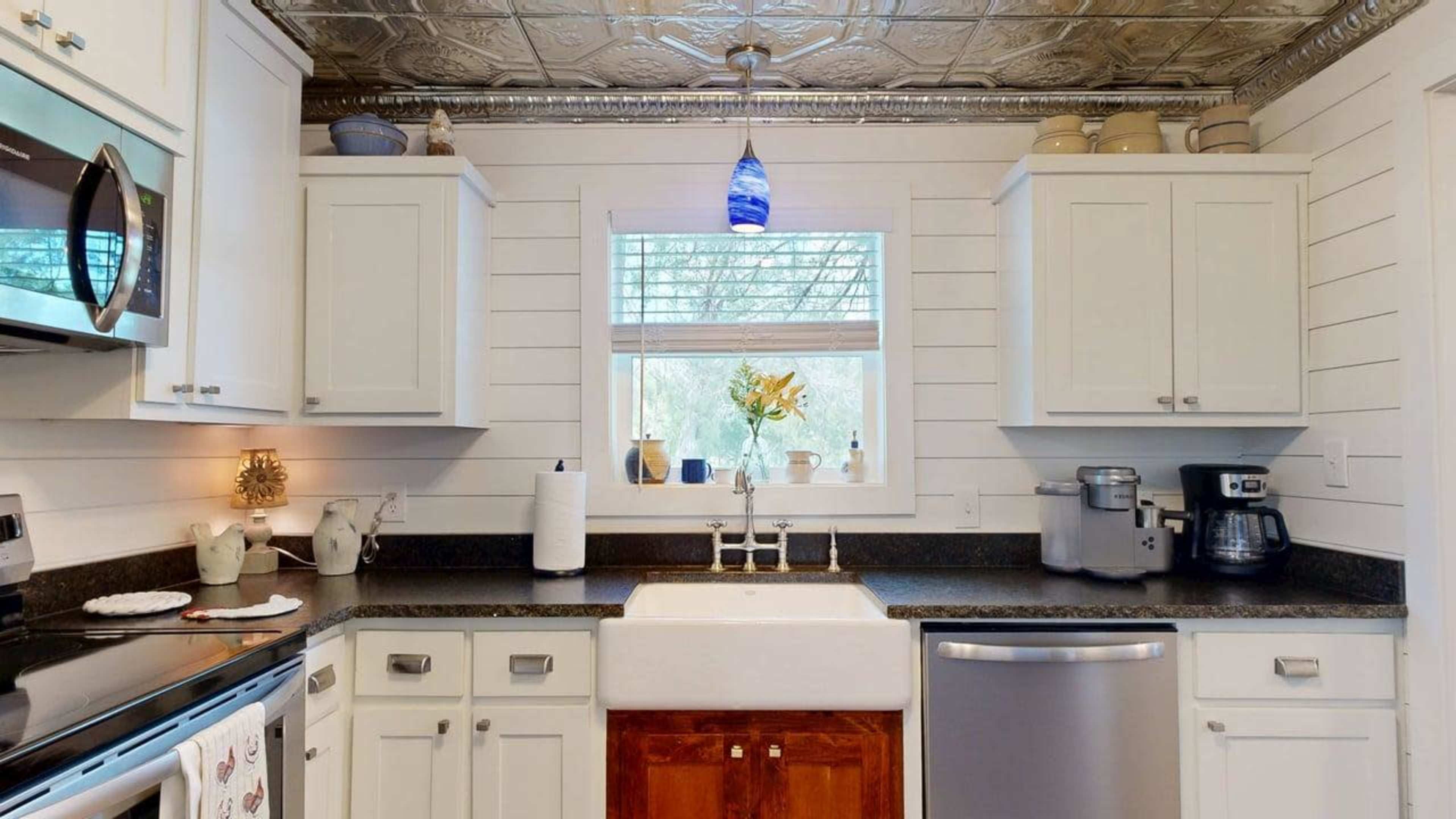 Big Oak Farmhouse - Country Retreat - 8 miles to Texas A&M University Image in , College Station, TX