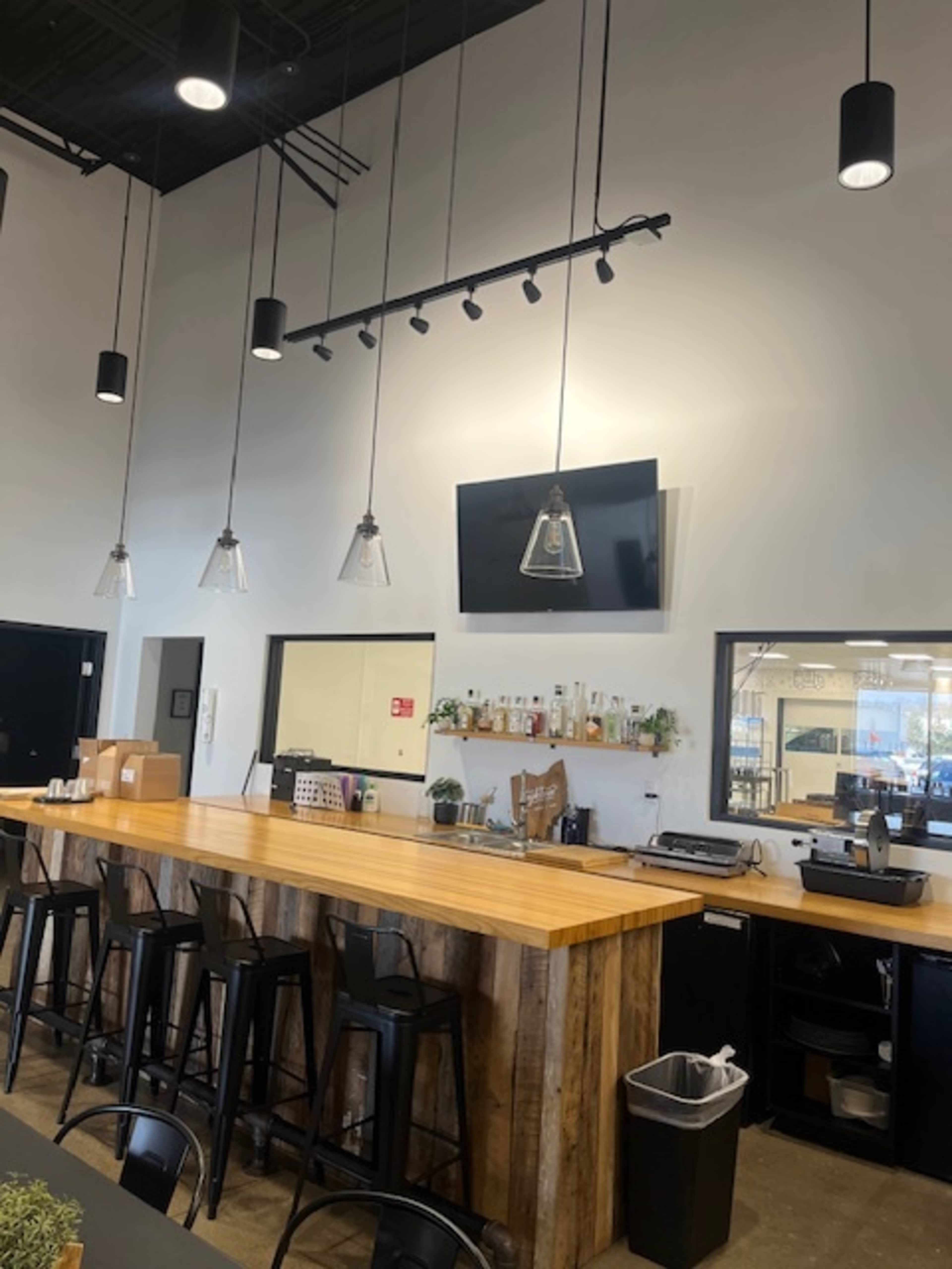 Columbus Airport, Industrial, Trendy Space Image in Crossroads Commerce Center, Columbus, OH