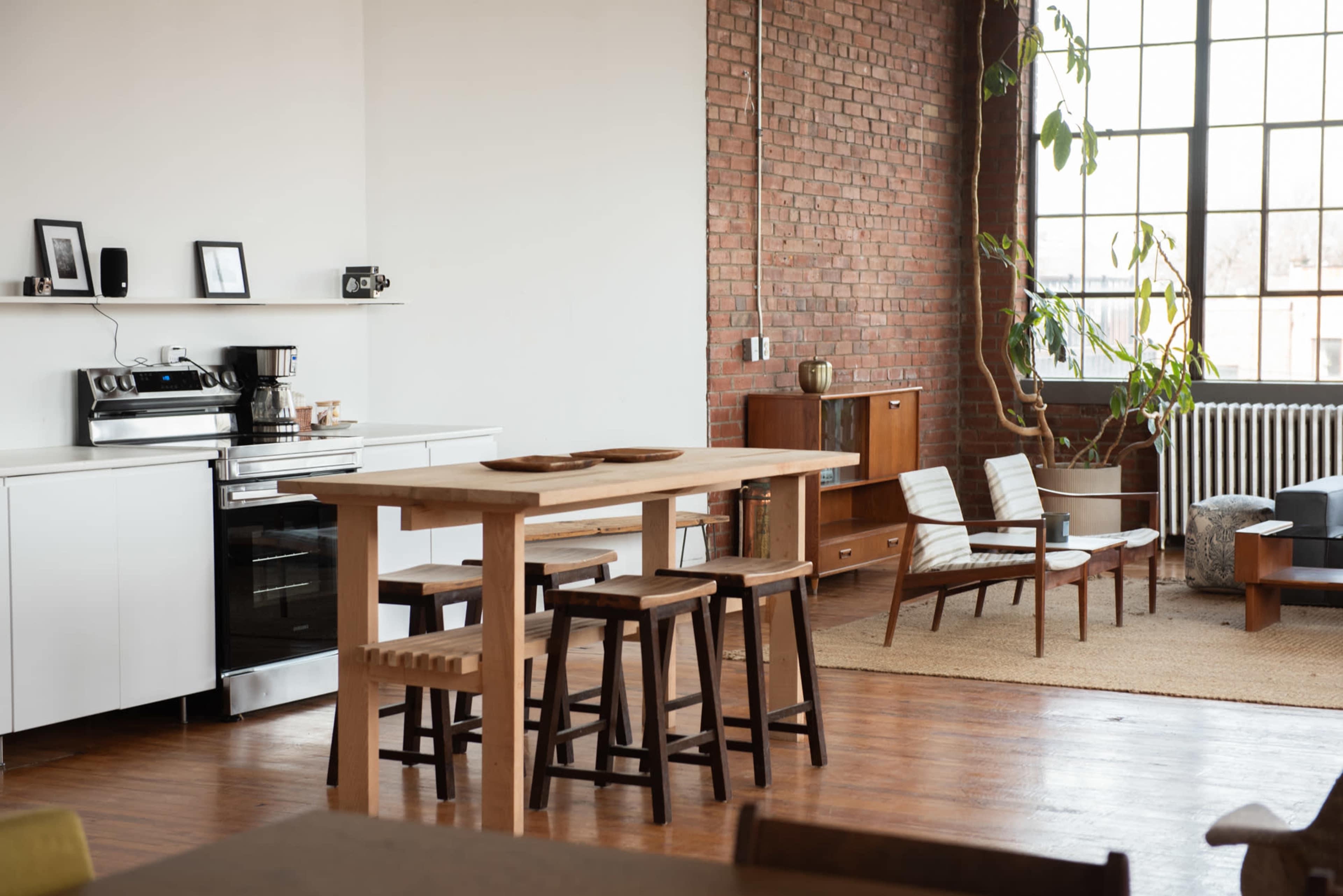 Modern Loft Meeting Space with Full Kitchen Perfect for your next Offsite Image in Niagara, Toronto, ON
