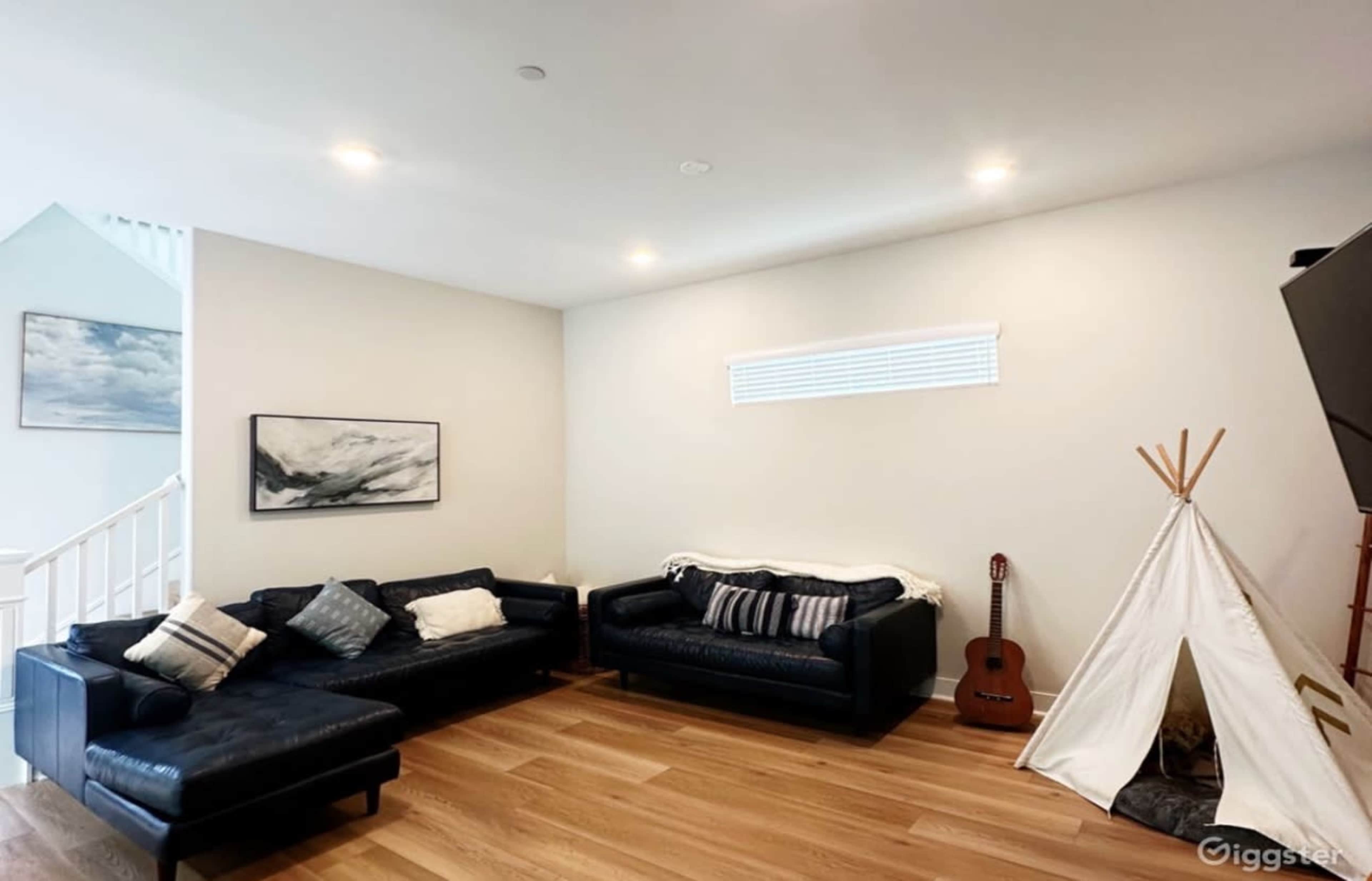 Suburban Modern Home with beautiful open kitchen Image in , Valencia, CA