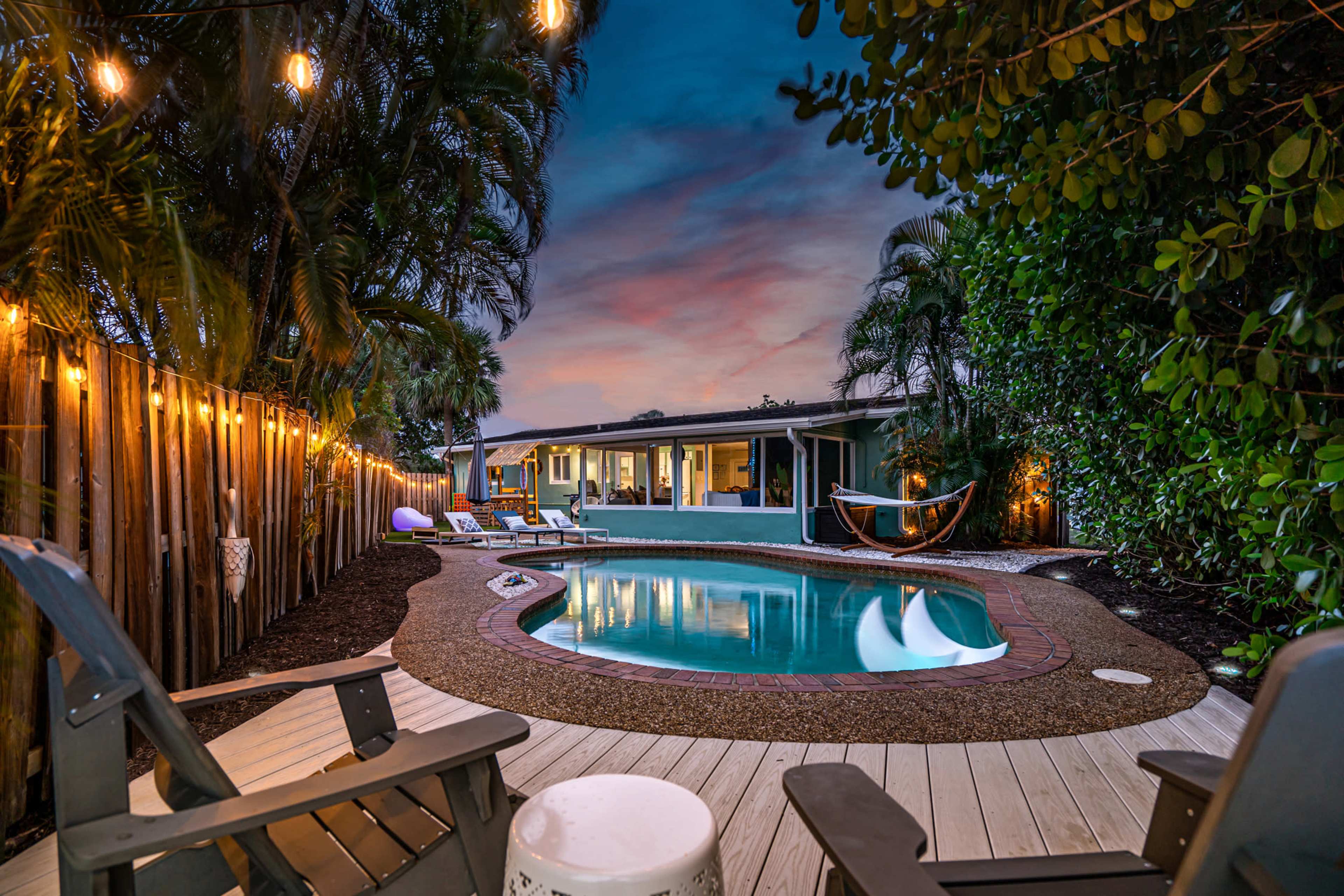 Vibrant Outdoor Retreat with Pool | Ideal for Shoots & Gatherings Image in Wilton Manors, Wilton Manors, FL