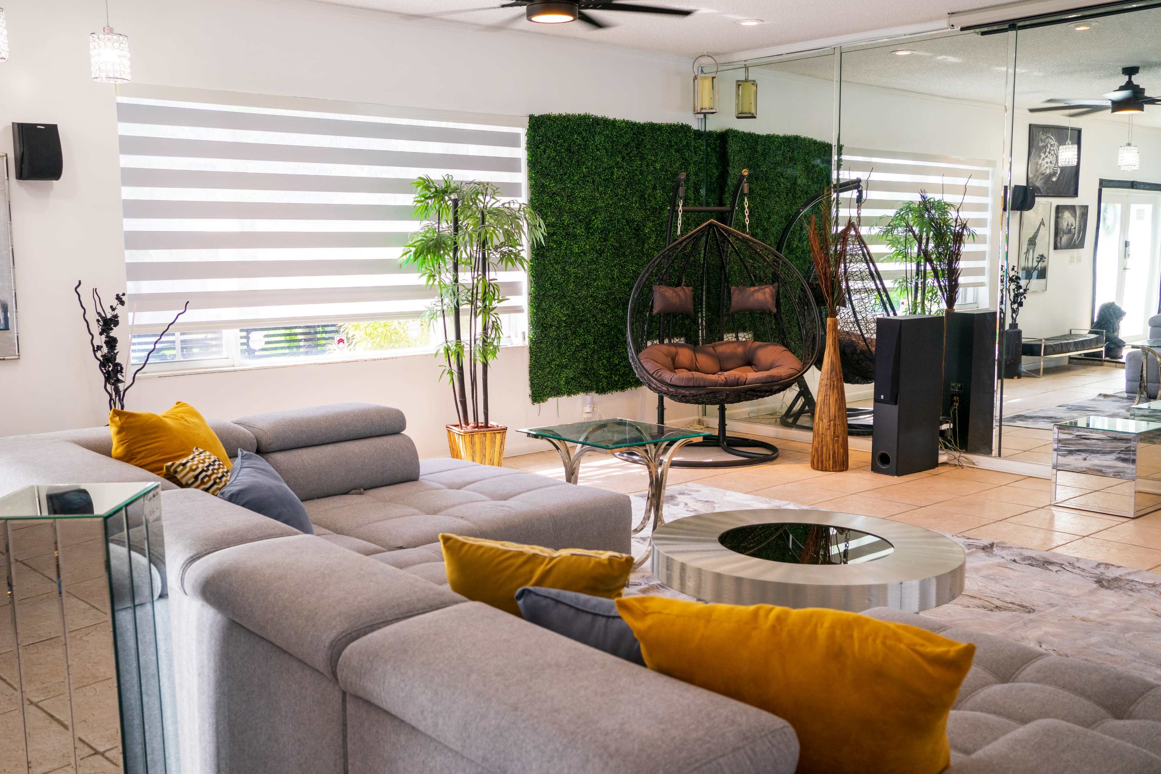 Versatile Poolside Oasis w/ Luxe Lounge, Projector, Full Kitchen Great for Large Productions Image in West Park, West Park, FL