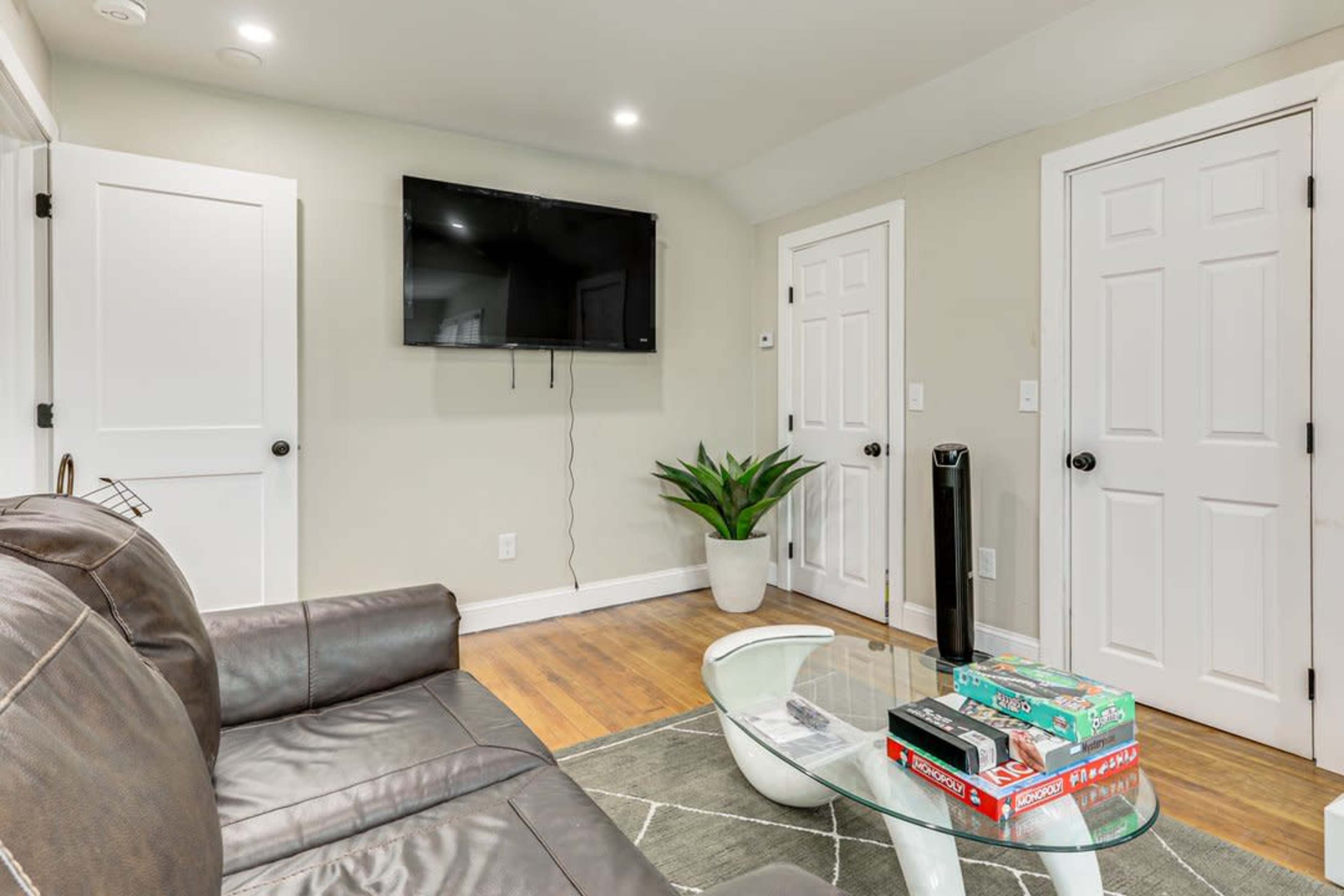 Luxurious 2 - Bedroom Retreat. Image in East Providence, East Providence, RI