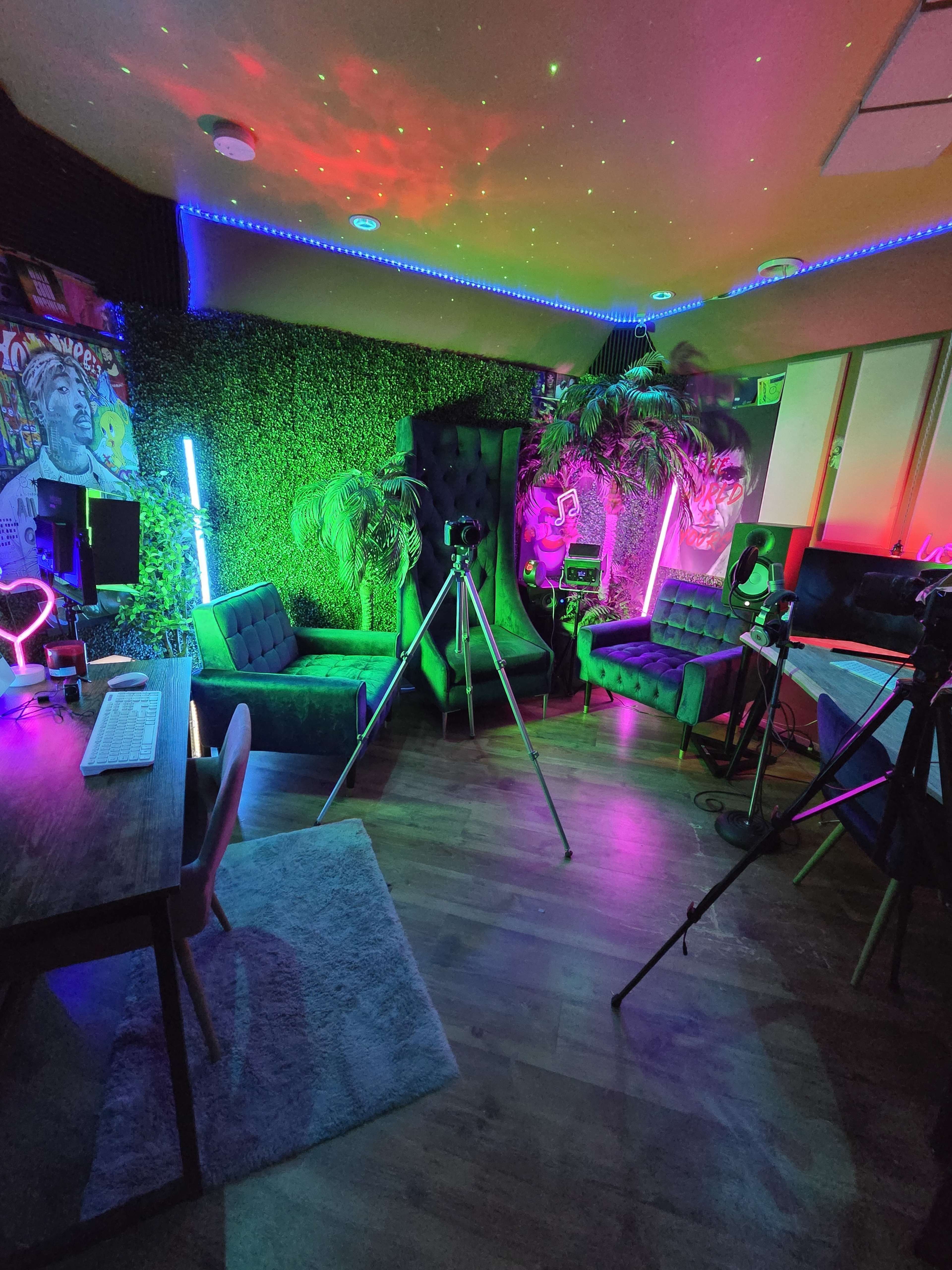 Cozy Podcast & Interview Room ( New Westminster , 1 Block From Skytrain ) Image in New Westminster, New westminster, BC