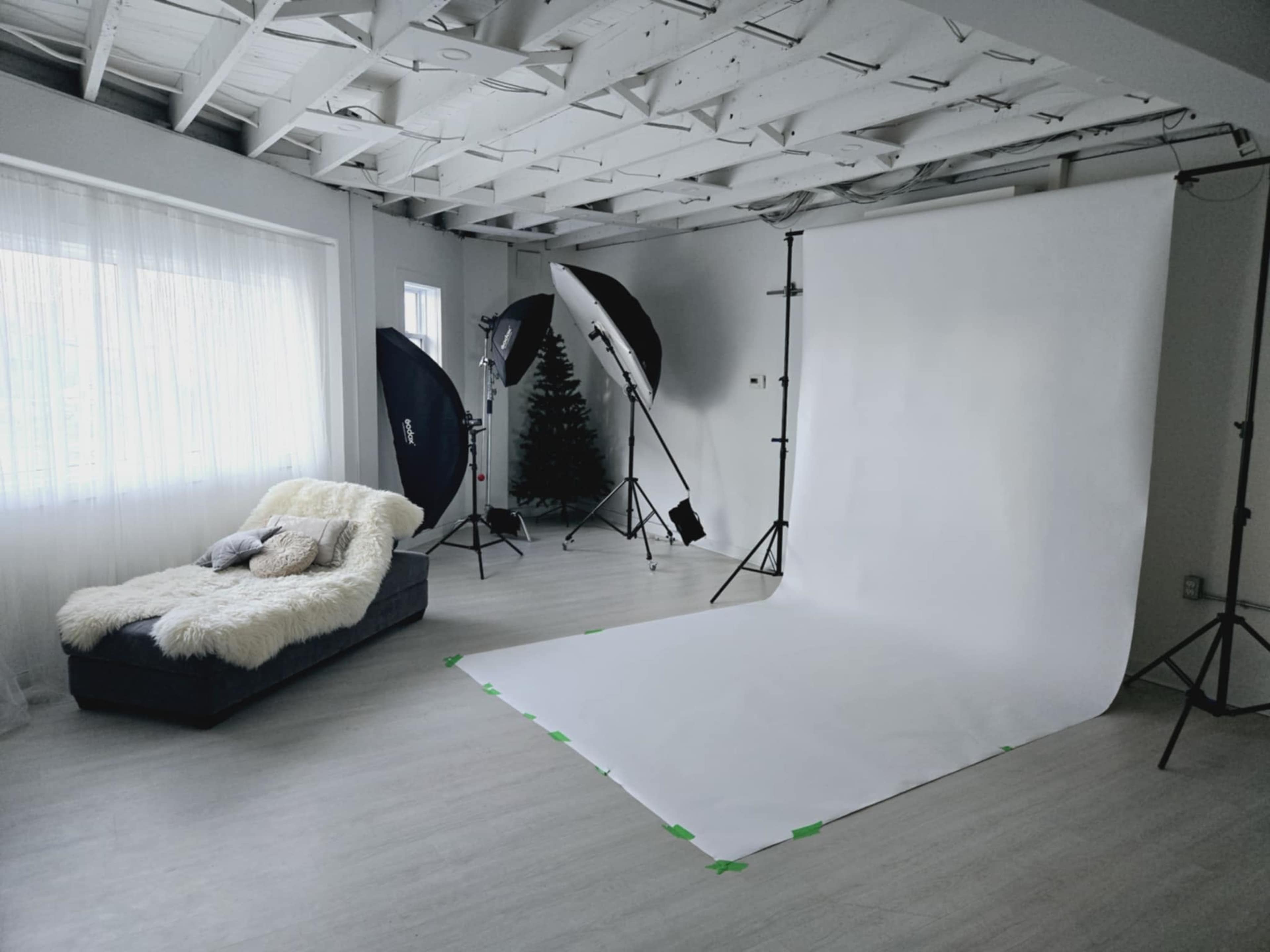 Cozy and bright studio space in DTK. Image in Mount Hope Huron Park, Kitchener, ON