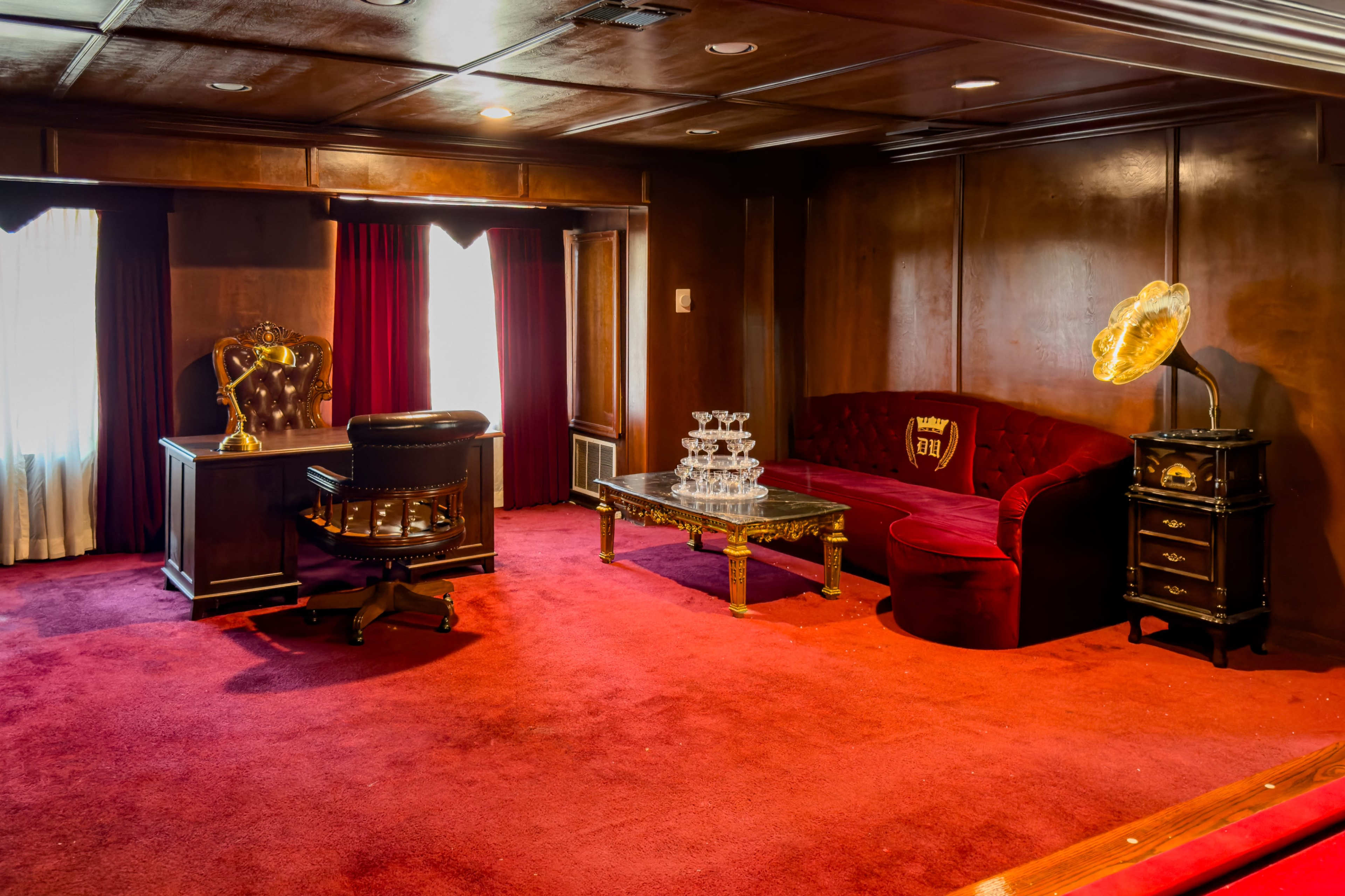 Elvis-Inspired Mansion with Roman Columns, Pool & Ballroom Image in Northridge, Northridge, CA
