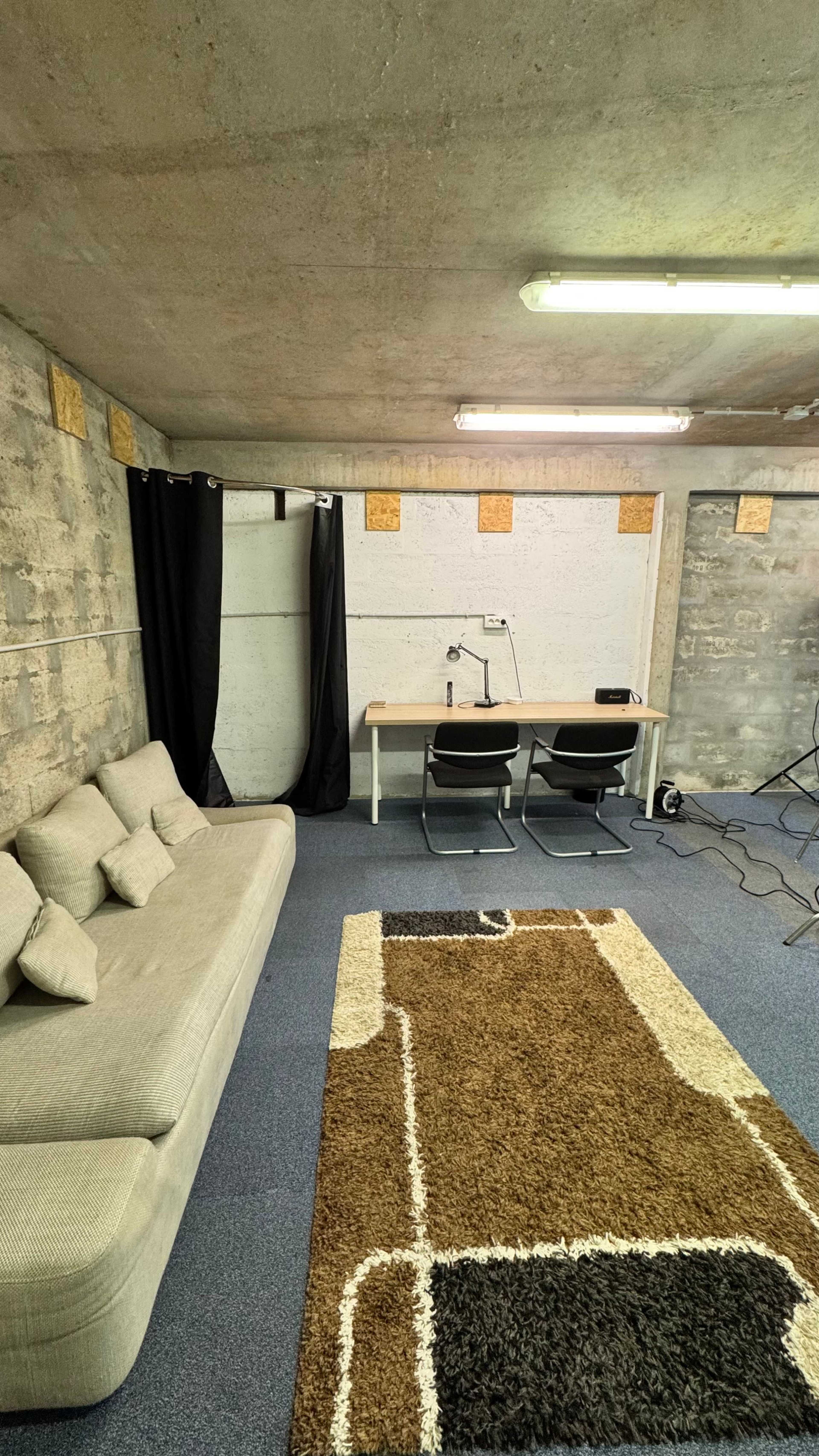 Studio photo au style brut Image in Bécon-les-Bruyères, Asnières-sur-seine