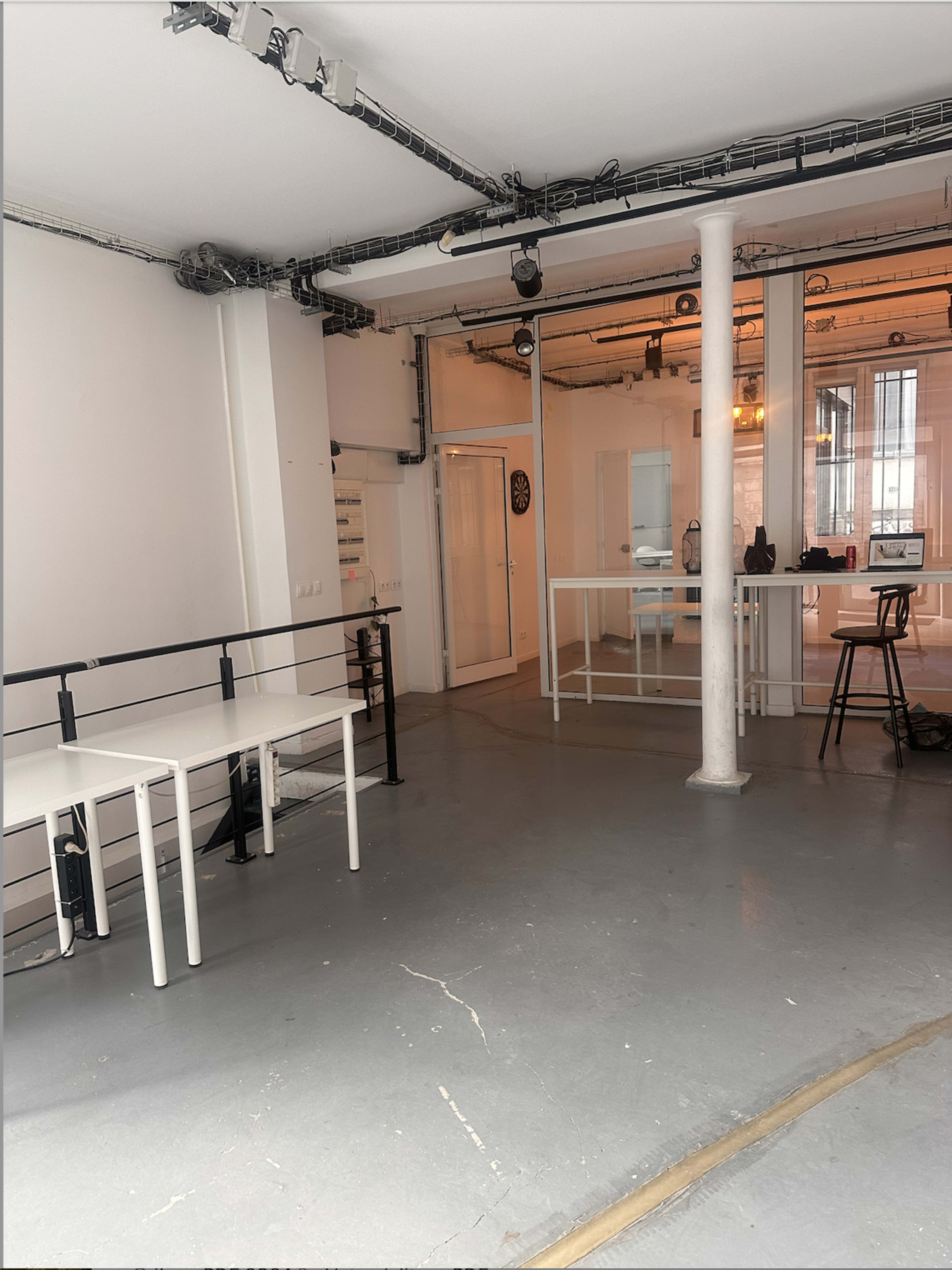 Showroom ''Espace polyvalent'' 10eme paris Image in St Vincent de Paul, paris