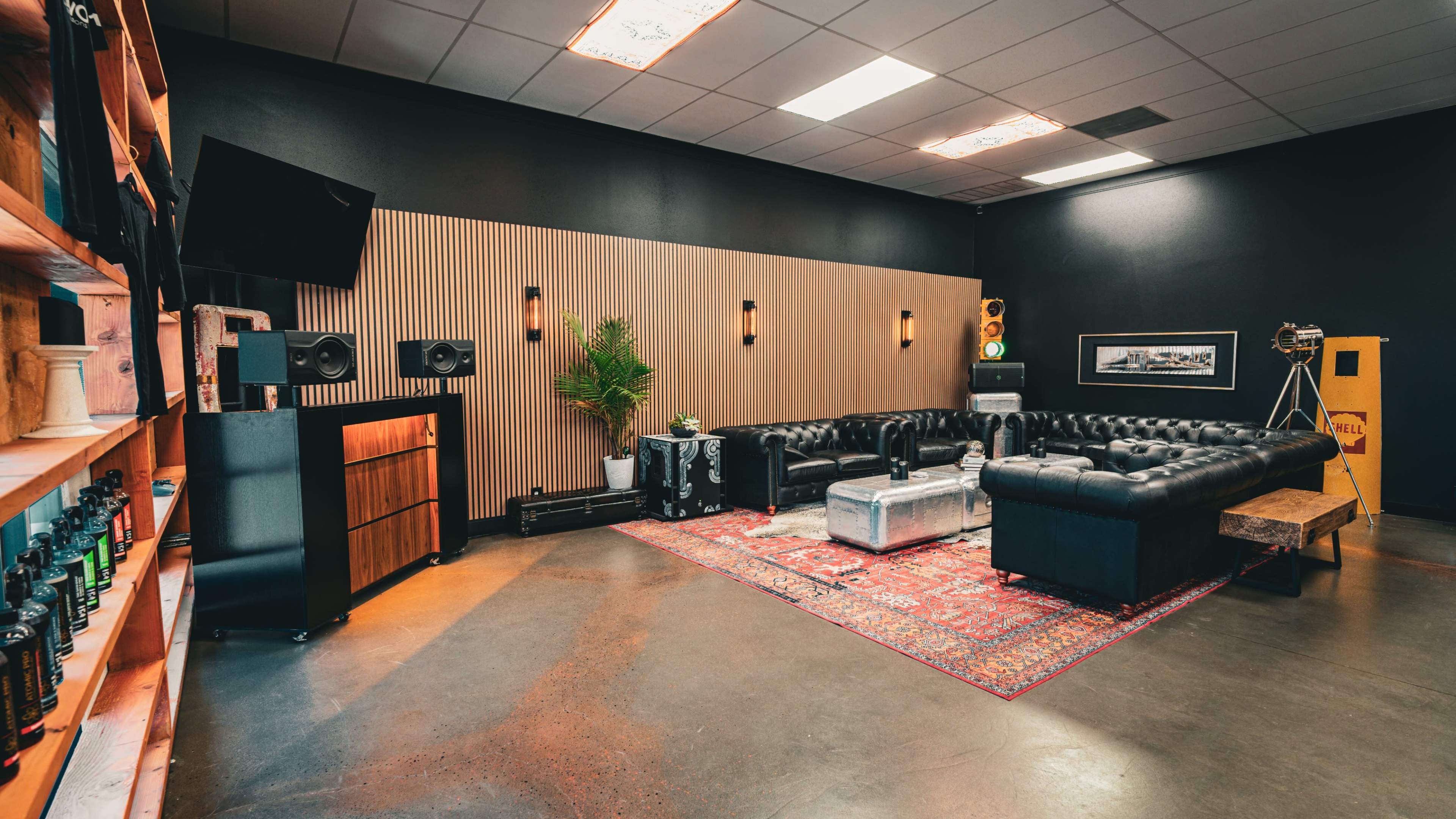 Expansive Urban Loft with Drive-In Access: Ideal for Car Shows, Fashion Events & Film Shoots Image in Winchester, las vegas, NV