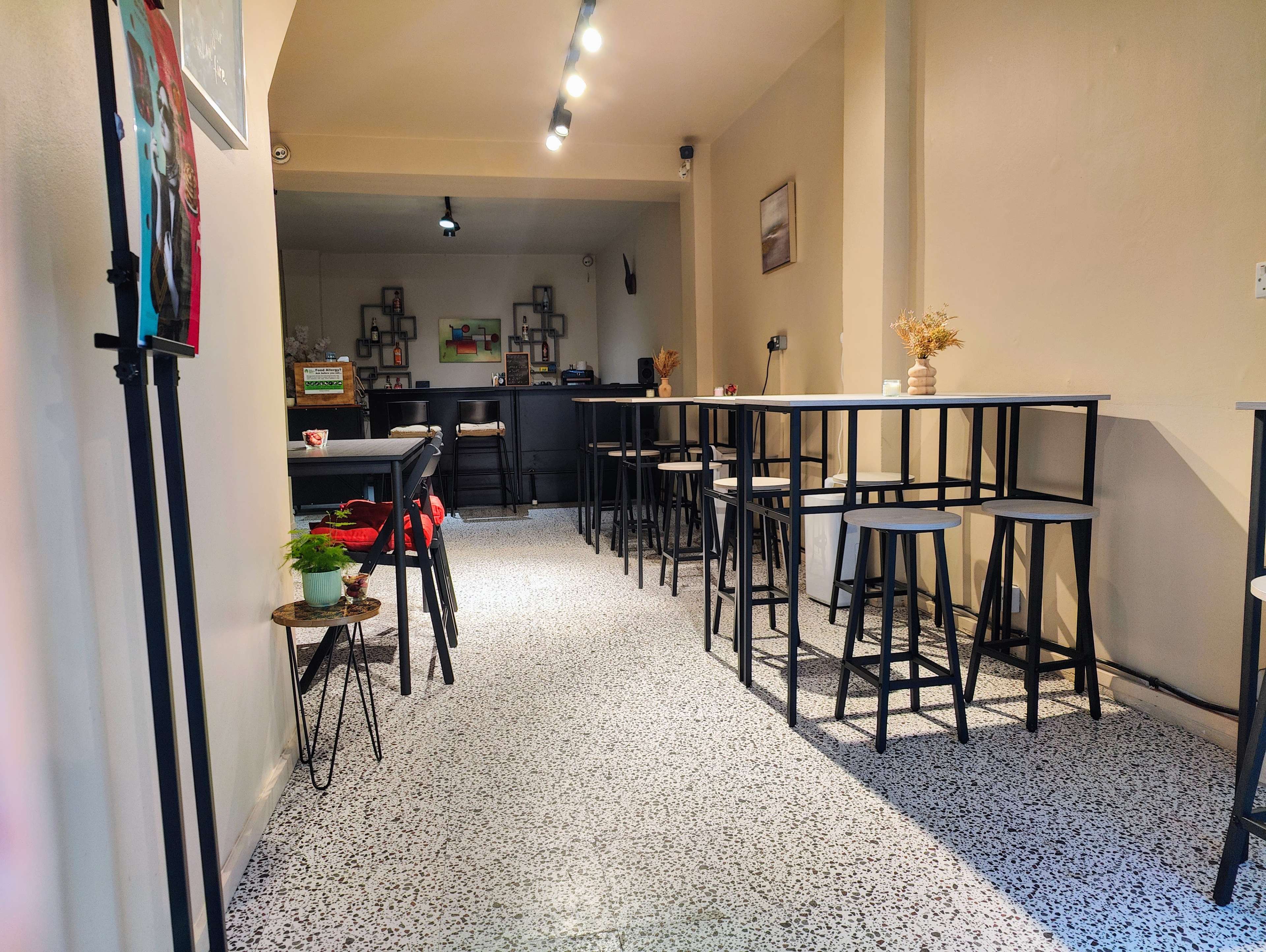 Cosy Little Café Image in London, London, ENG