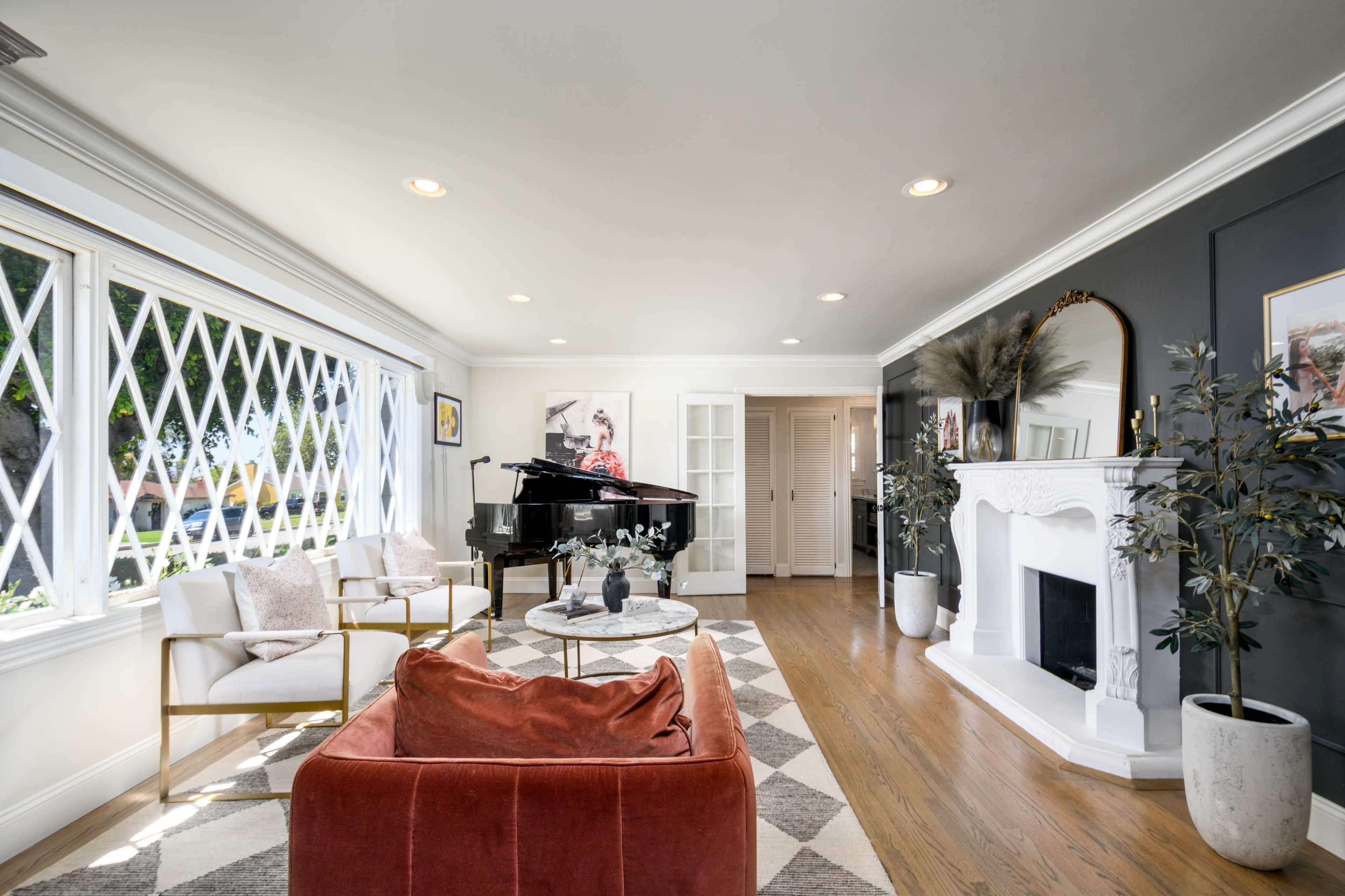 Spacious Modern Farmhouse with Natural Light & Film-Friendly Layout Image in Whittier, WHITTIER, CA