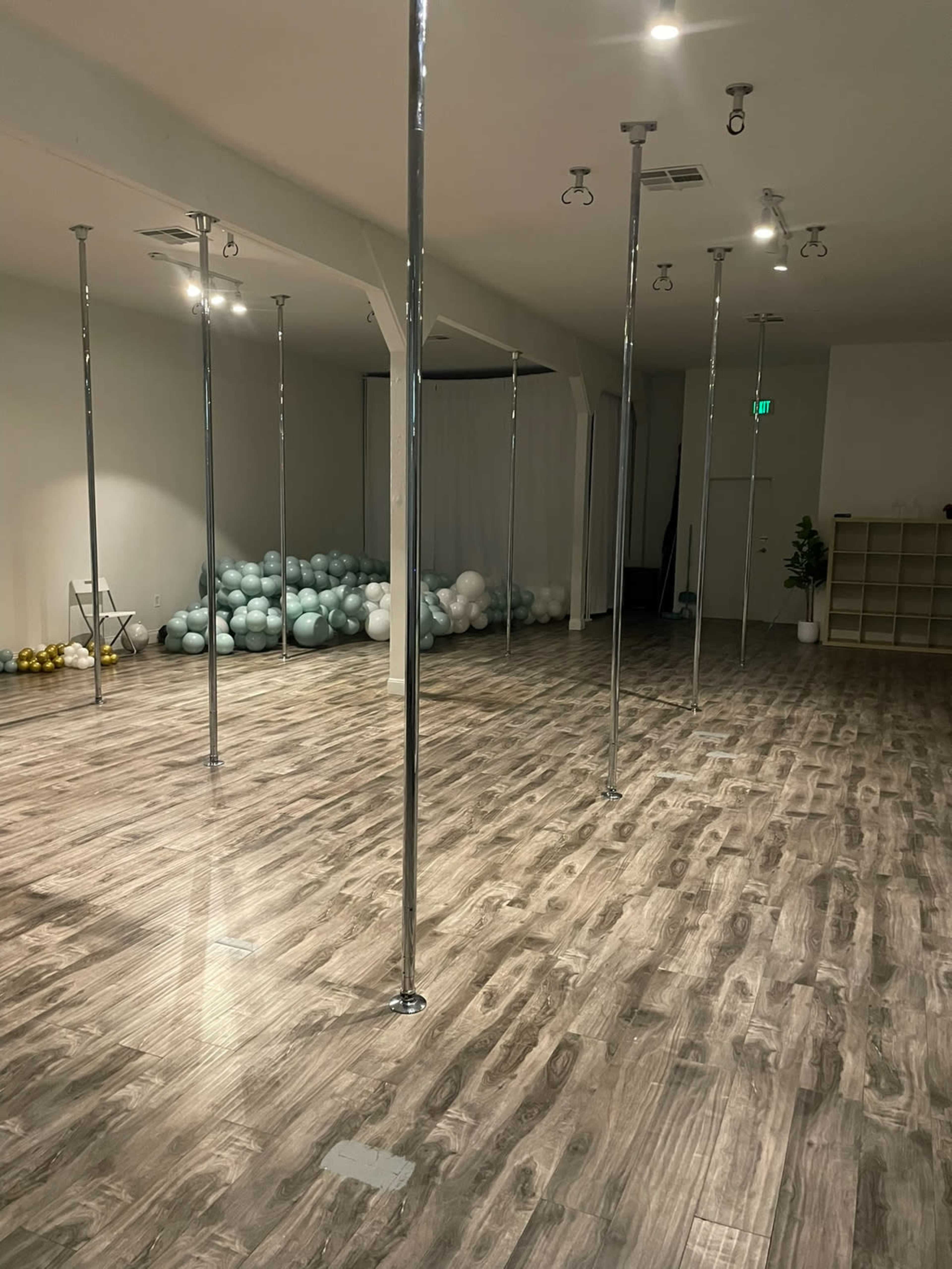 Bright Open Concept Studio with Floor-to-Ceiling Mirrors Image in Inglewood, Inglewood, CA