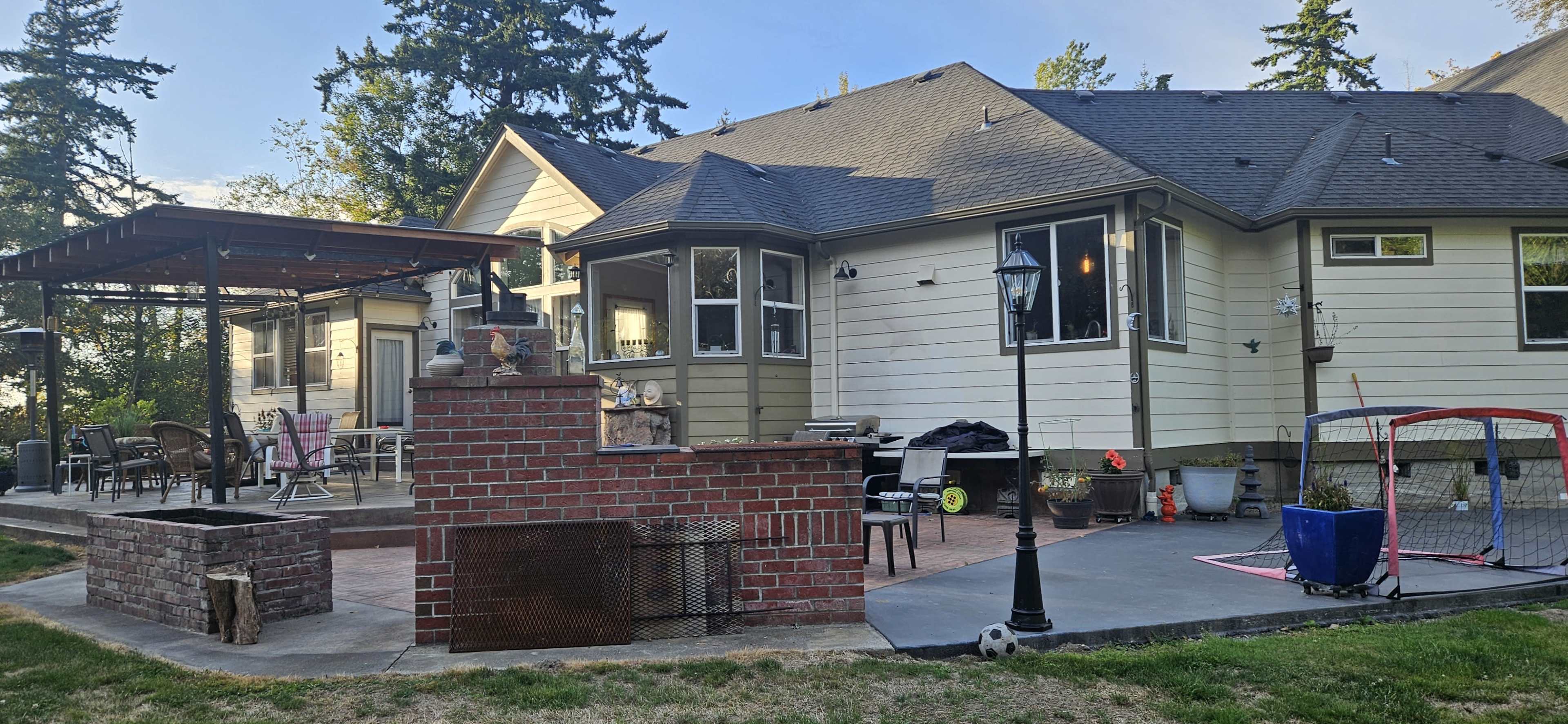 Country house set for get togethers woods surrounding the house lots of room for your events jacobs Image in , MOUNT VERNON, WA