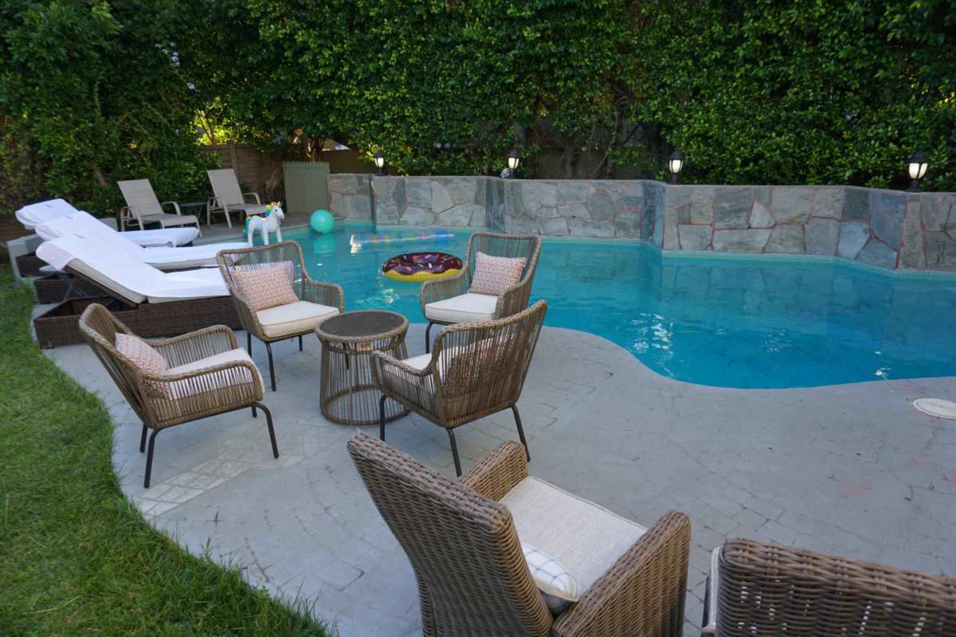 PROMO!! Book n Enjoy 5 bds with amazing Location Image in Hollywood Hills, Los Angeles, CA