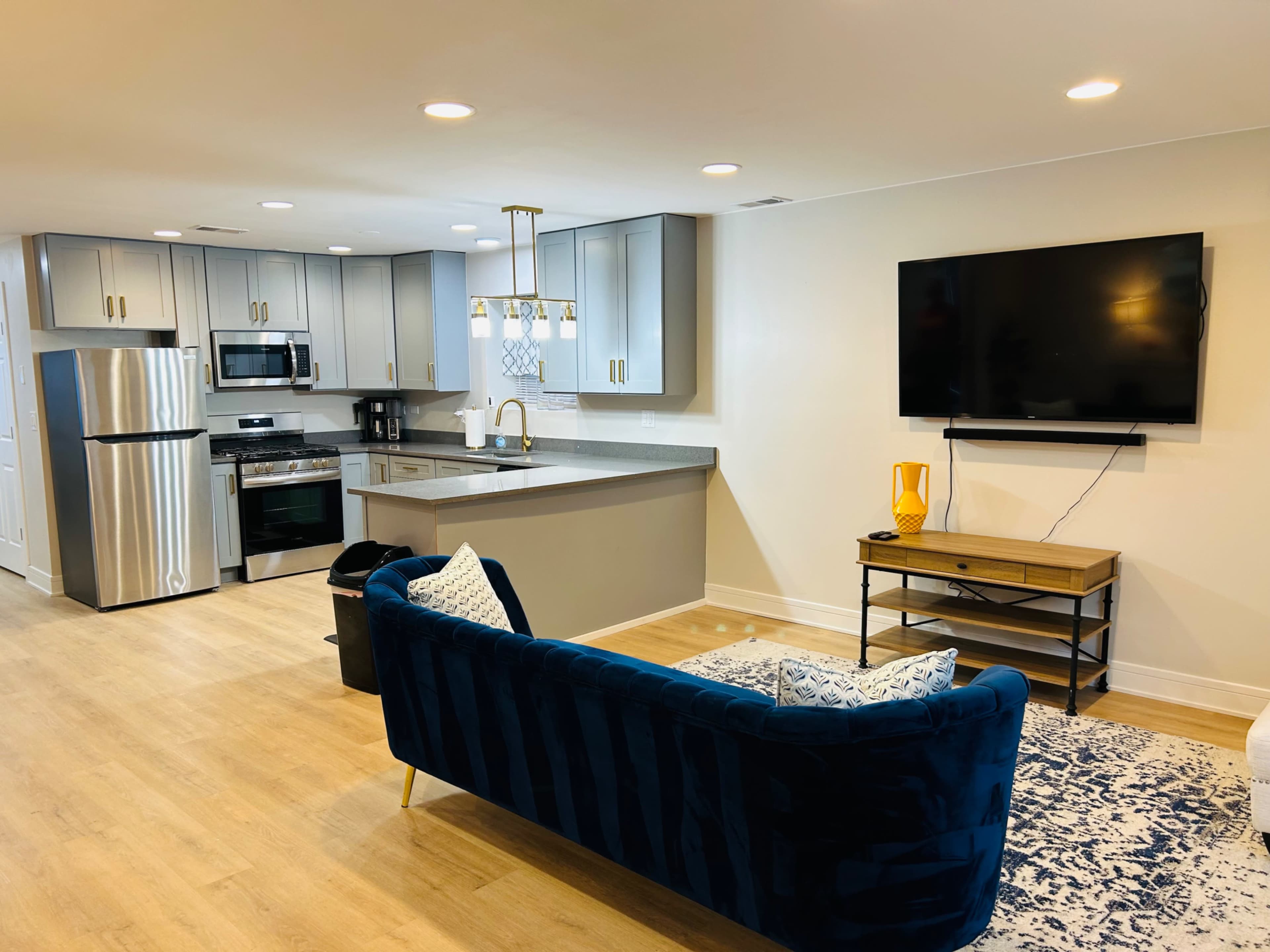 Charming Apartment near U of C Campus Image in South Side, Chicago, IL