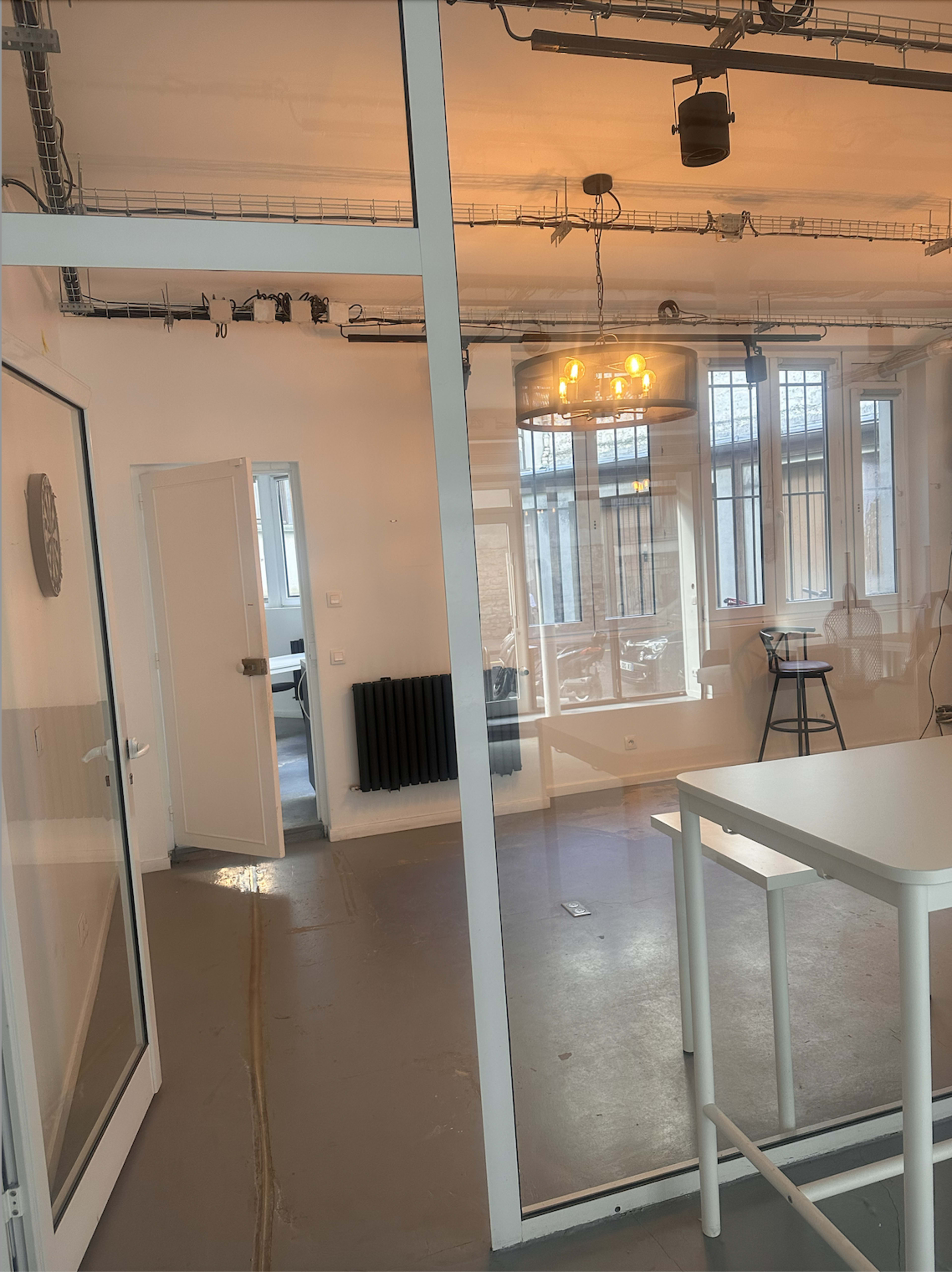 Showroom ''Espace polyvalent'' 10eme paris Image in St Vincent de Paul, paris