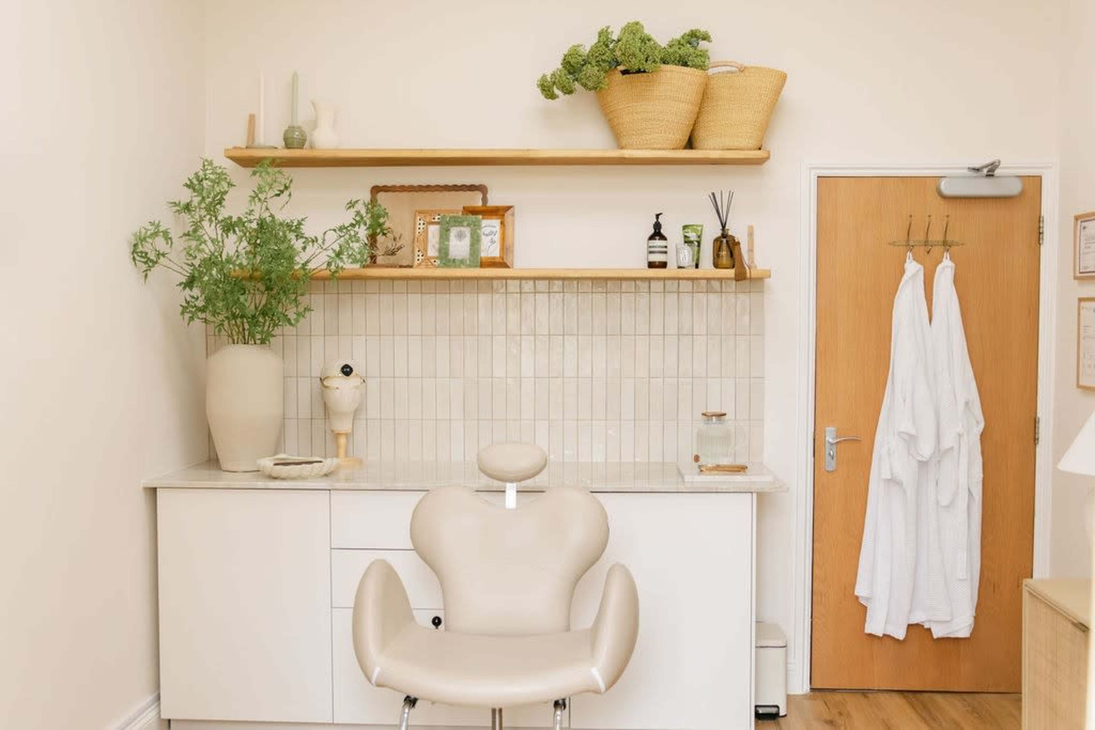 Luxe Content Creation Studio & Outdoor Shoot Options in Essex Image in Upshire, Waltham Abbey, ENG