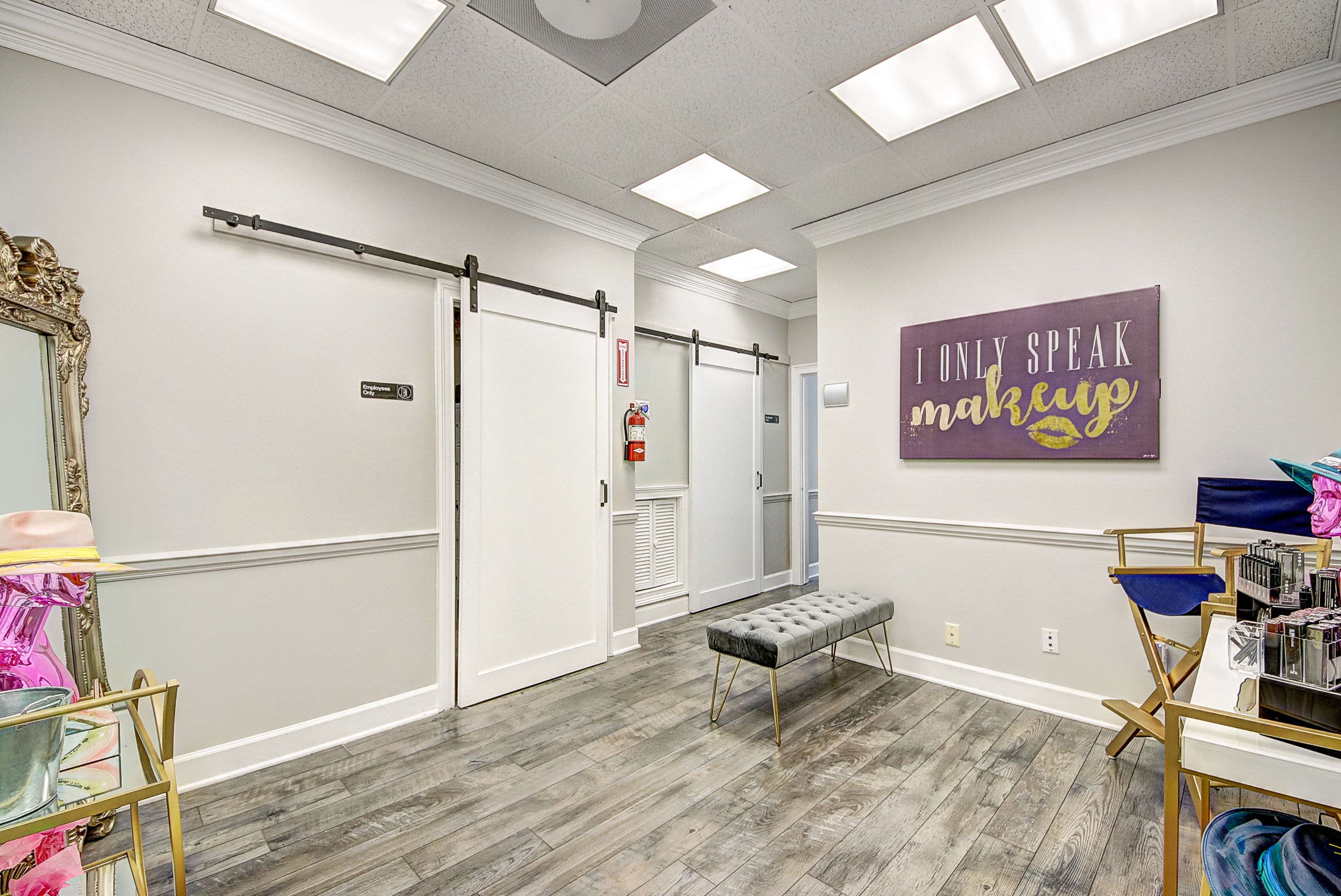 Glam Makeup Area, Atlanta, GA | Production | Peerspace, image size:3840x2567