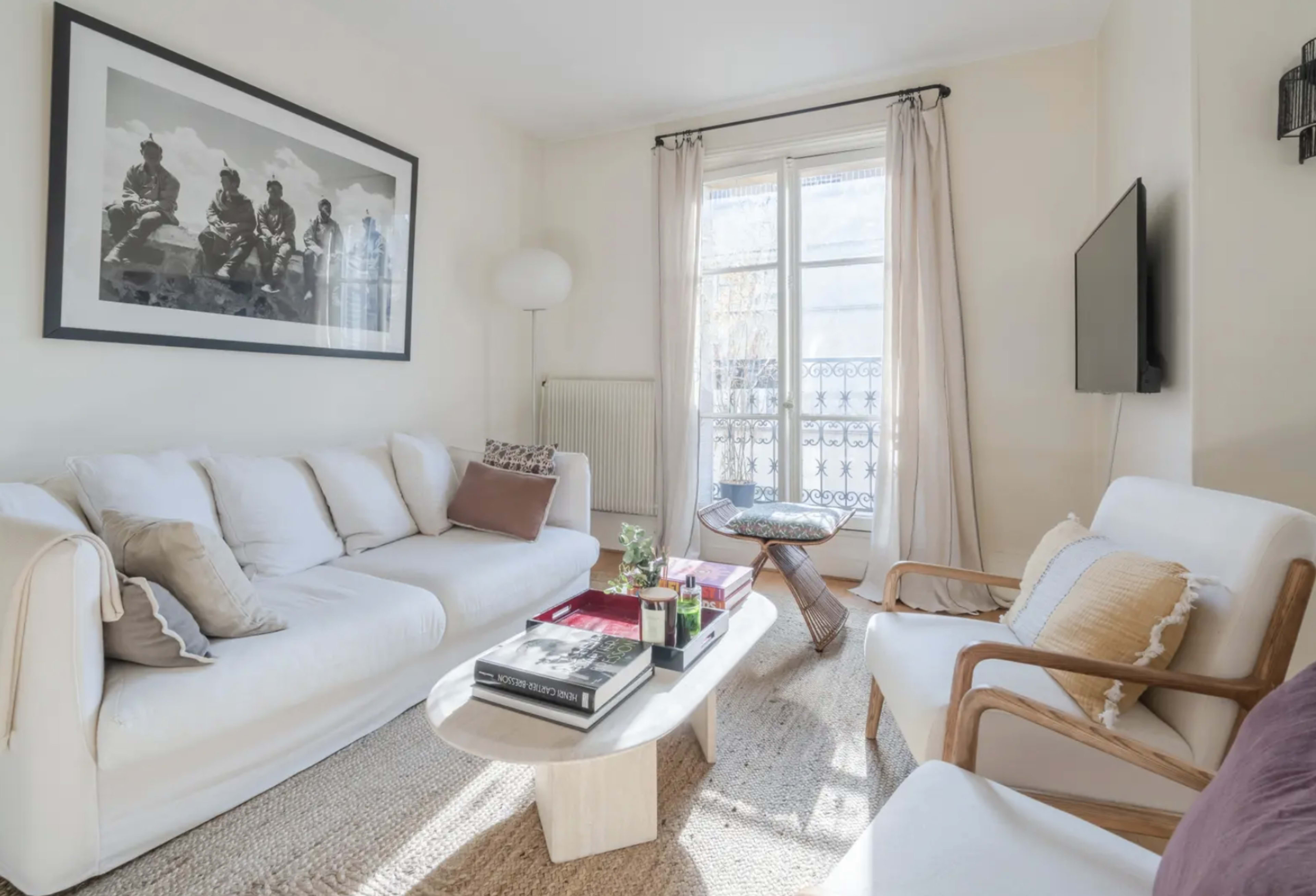 Appartement haussmannien baigné de lumière Image in Ternes, Paris