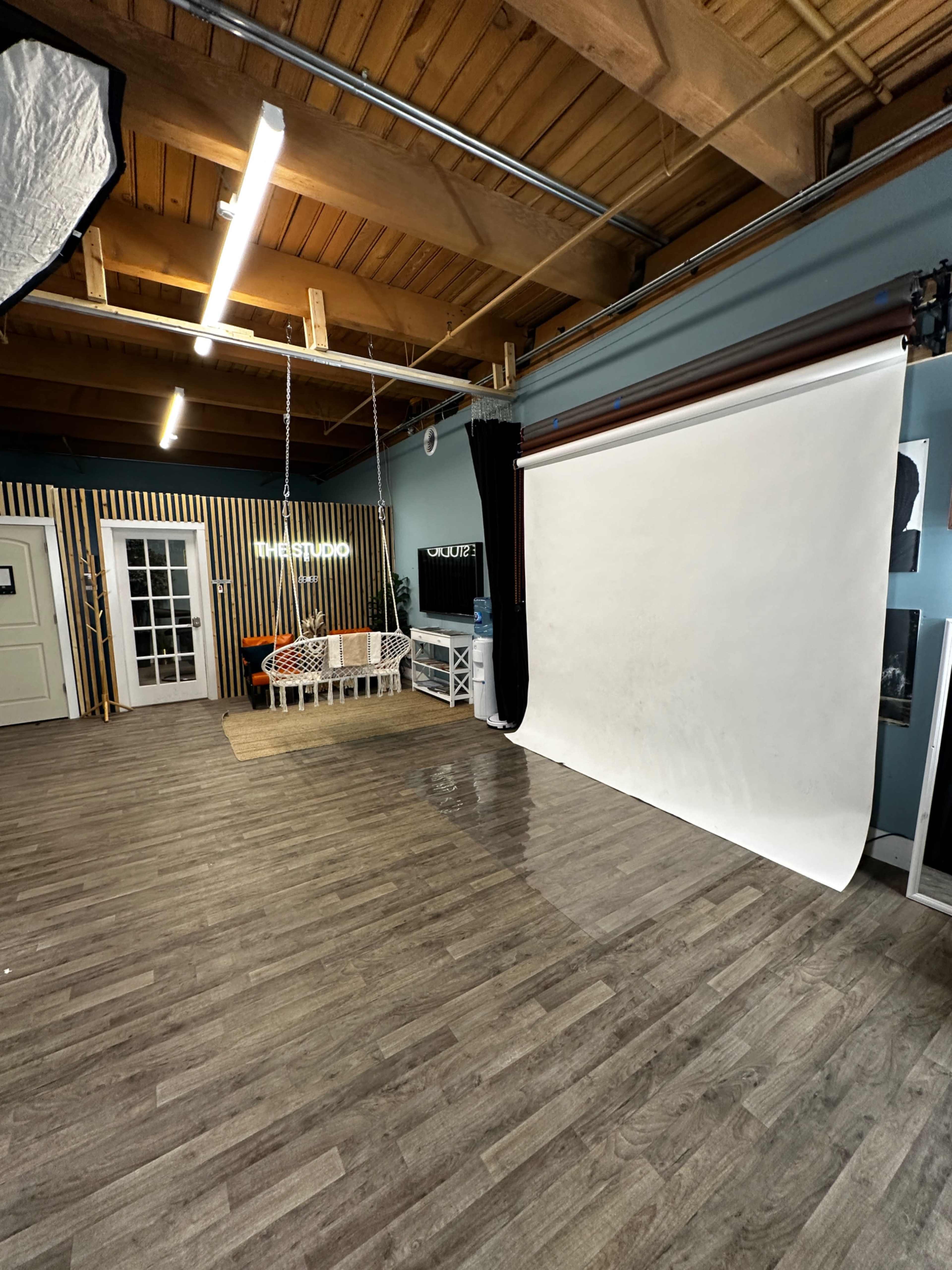 West Side of Chicago- Upscale photo studio Image in West Garfield Park, Chicago, IL