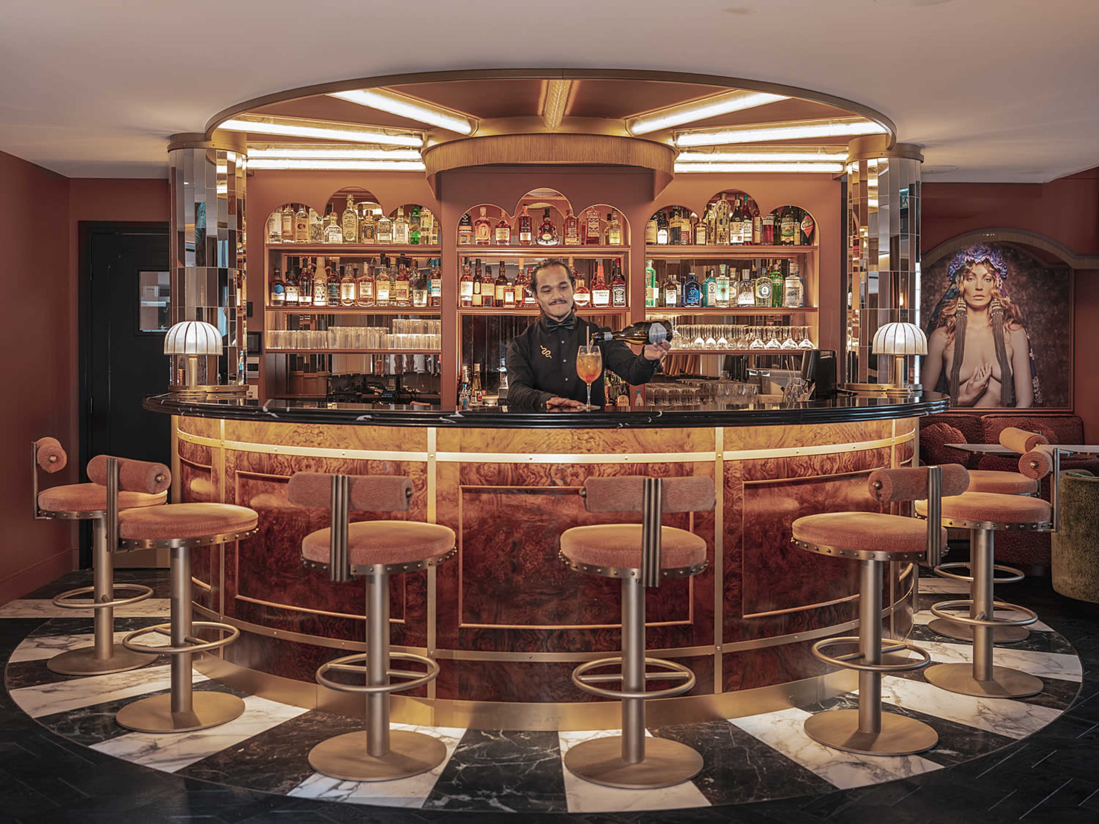 Le Boudoir des Muses vous accueille dans un environnement intimiste et chaleureux dans le coeur du Marais. Image in Les Archives, Paris 3eme Arrondissement