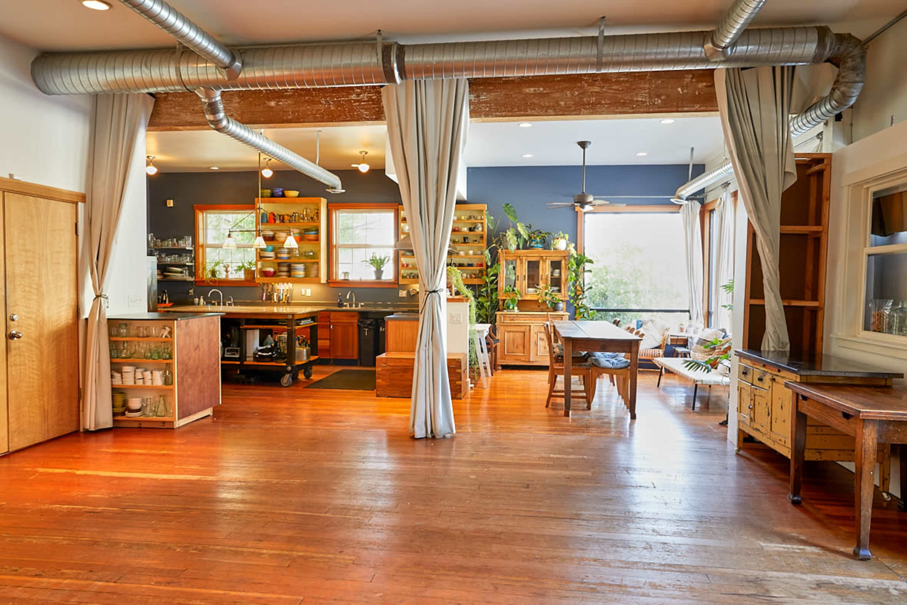 West Seattle Rustic Daylight Photo Studio With Full Kitchen Image in North Delridge, Seattle, WA