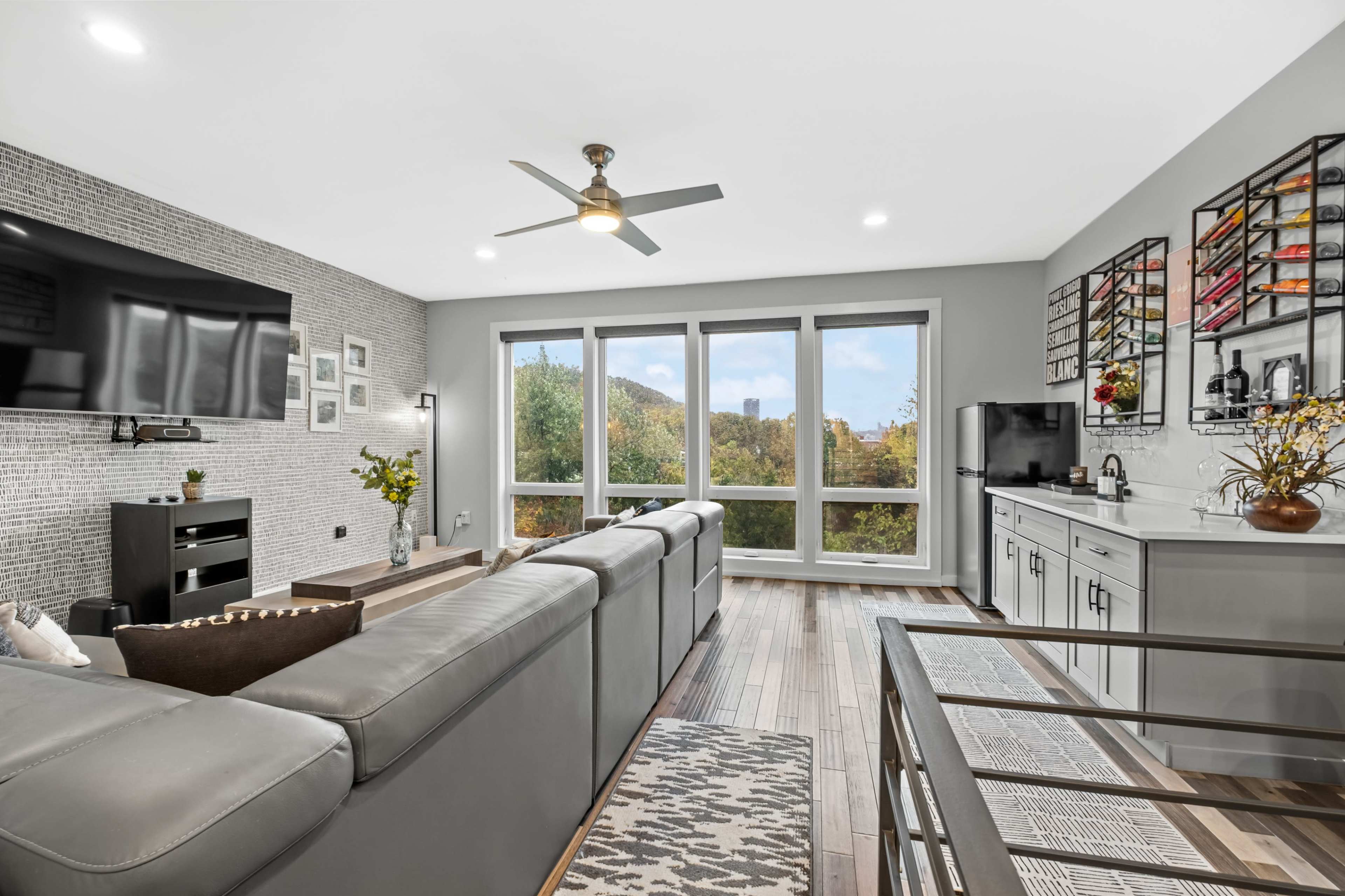 Modern, Near Downtown and Strip, BBQ, Jetted Tub Image in Polish Hill, Pittsburgh, PA