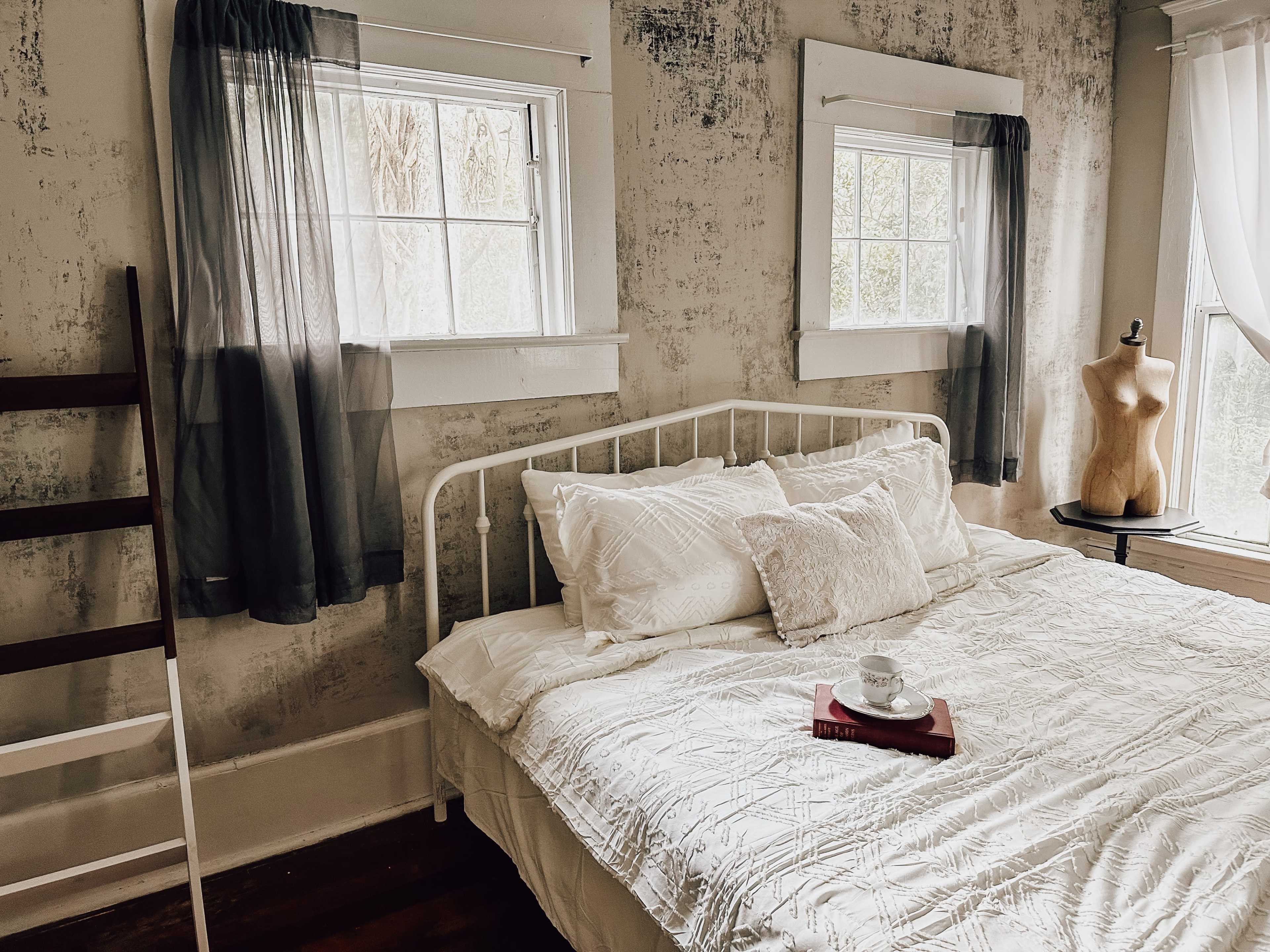 Vintage French Style Apartment Studio Image in Westchester Hills/Chelsea Heights, Decatur, GA