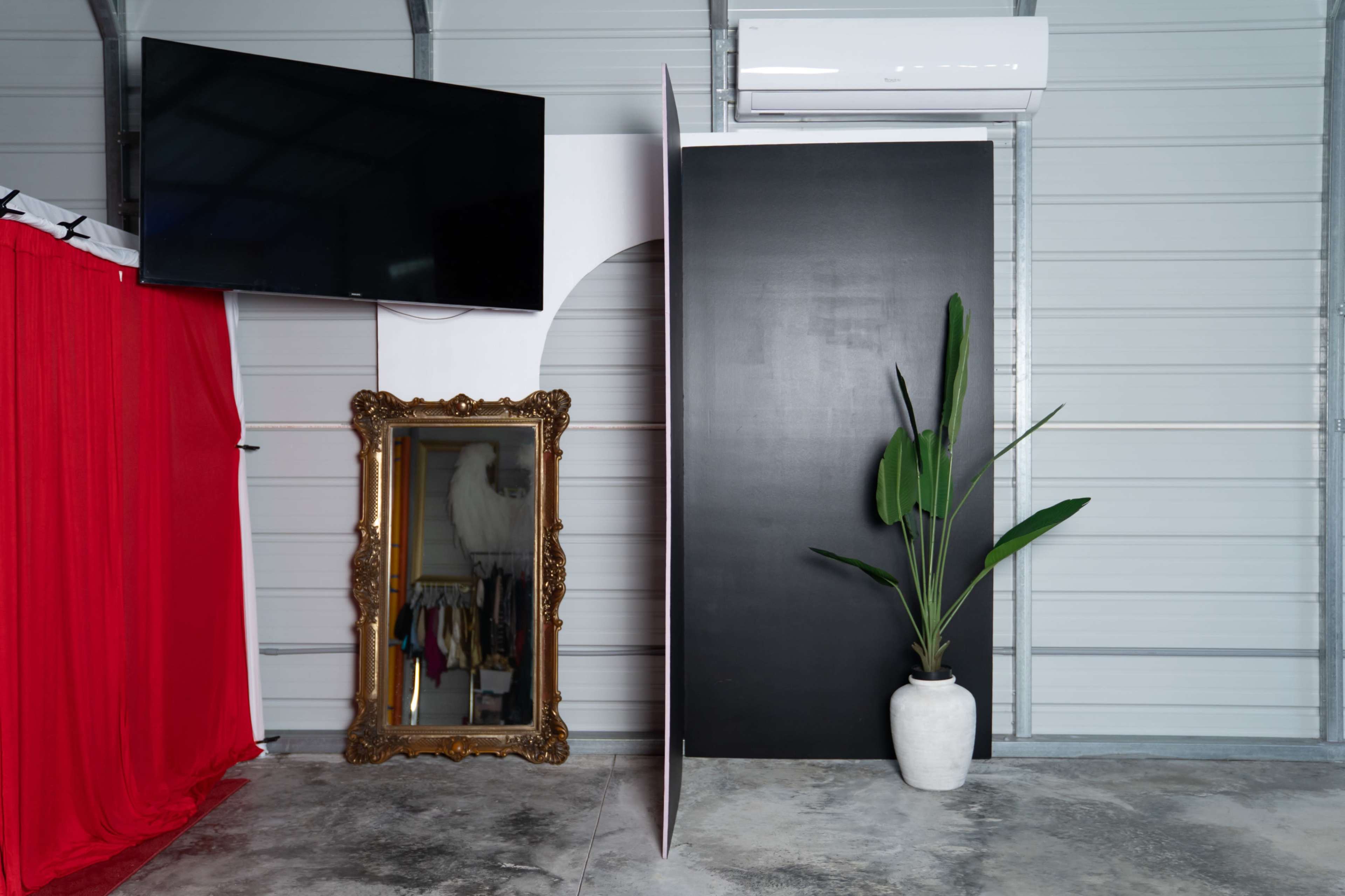 Cozy Photo Studio in Orlando with Creative Holiday Sets Image in Bithlo, orlando, FL