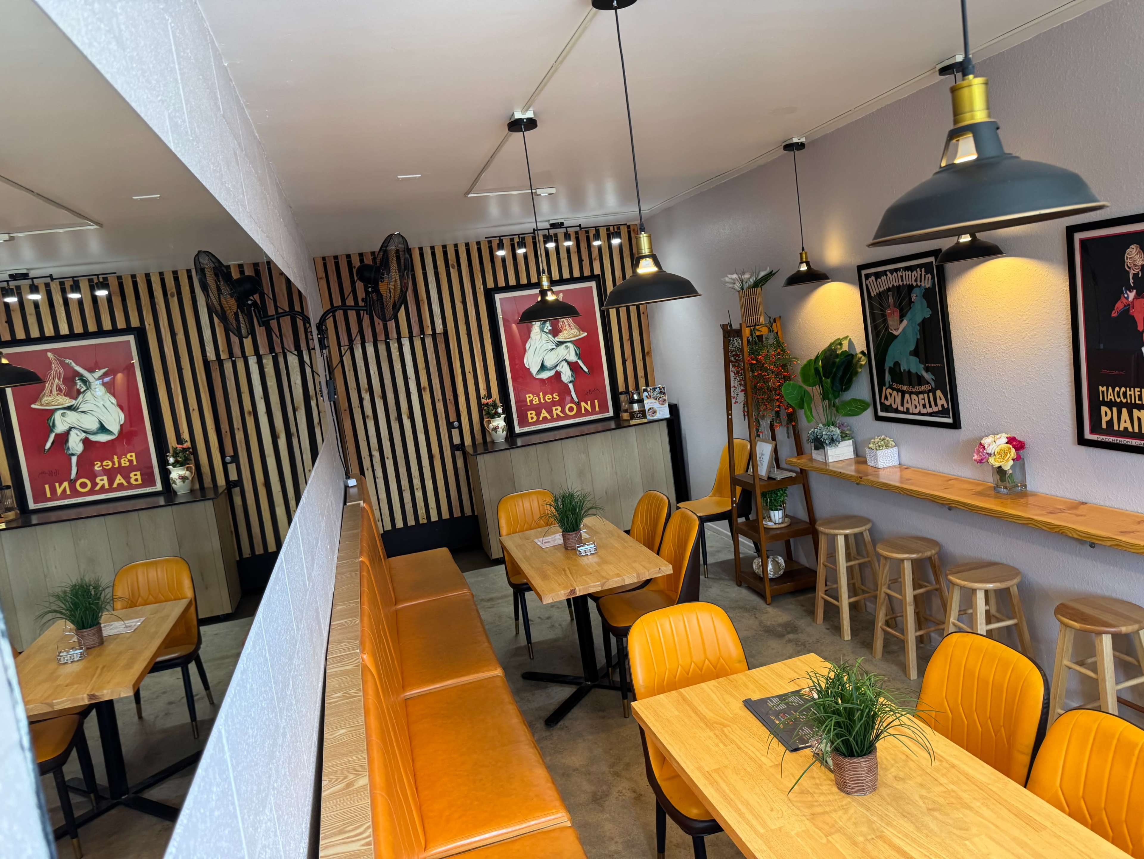 Coffee Shop Restaurant Image in Mar Vista, Los Angeles, CA