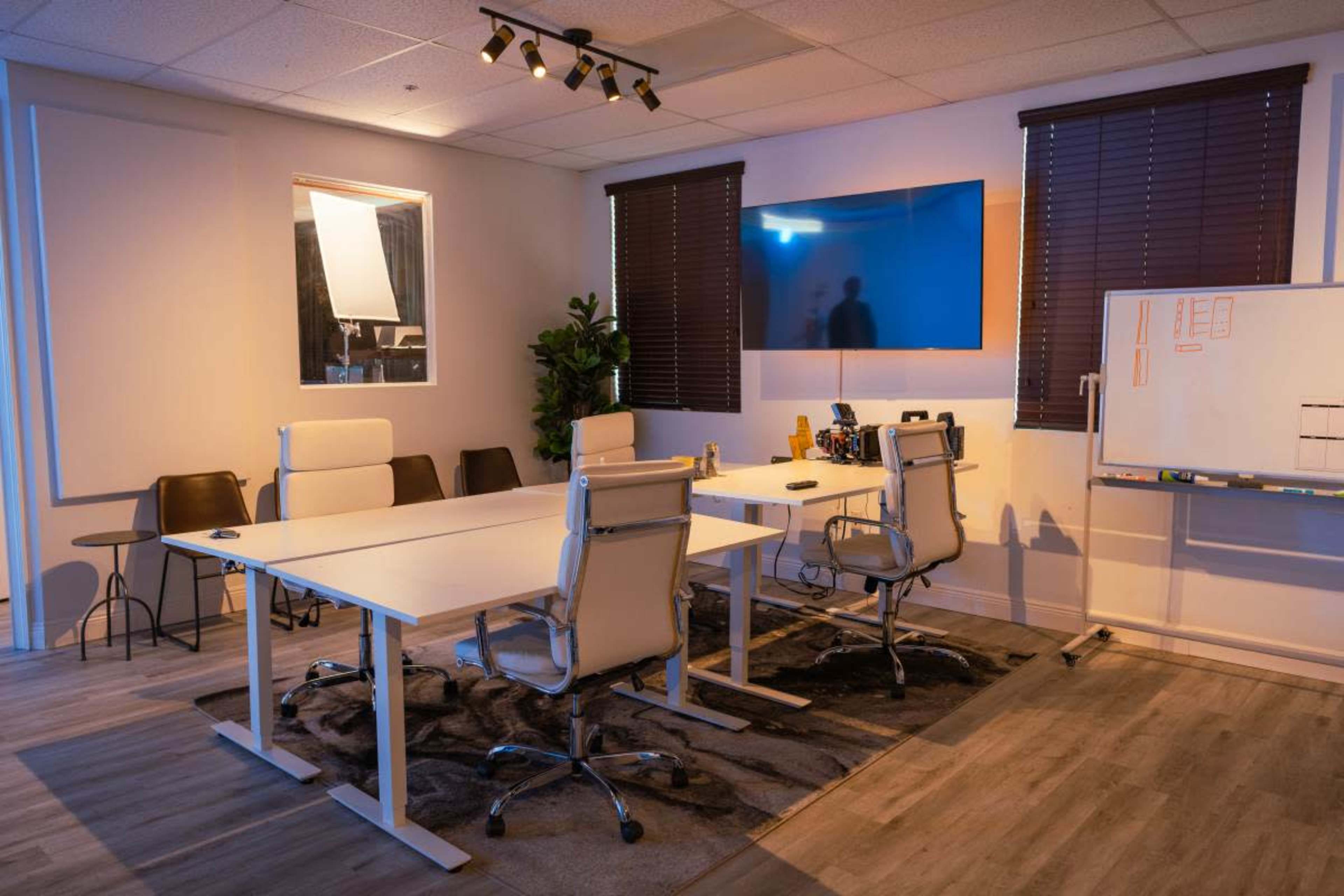 Clermont Video/Photography Studio With Full Lighting Package Image in Clermont, Clermont, FL