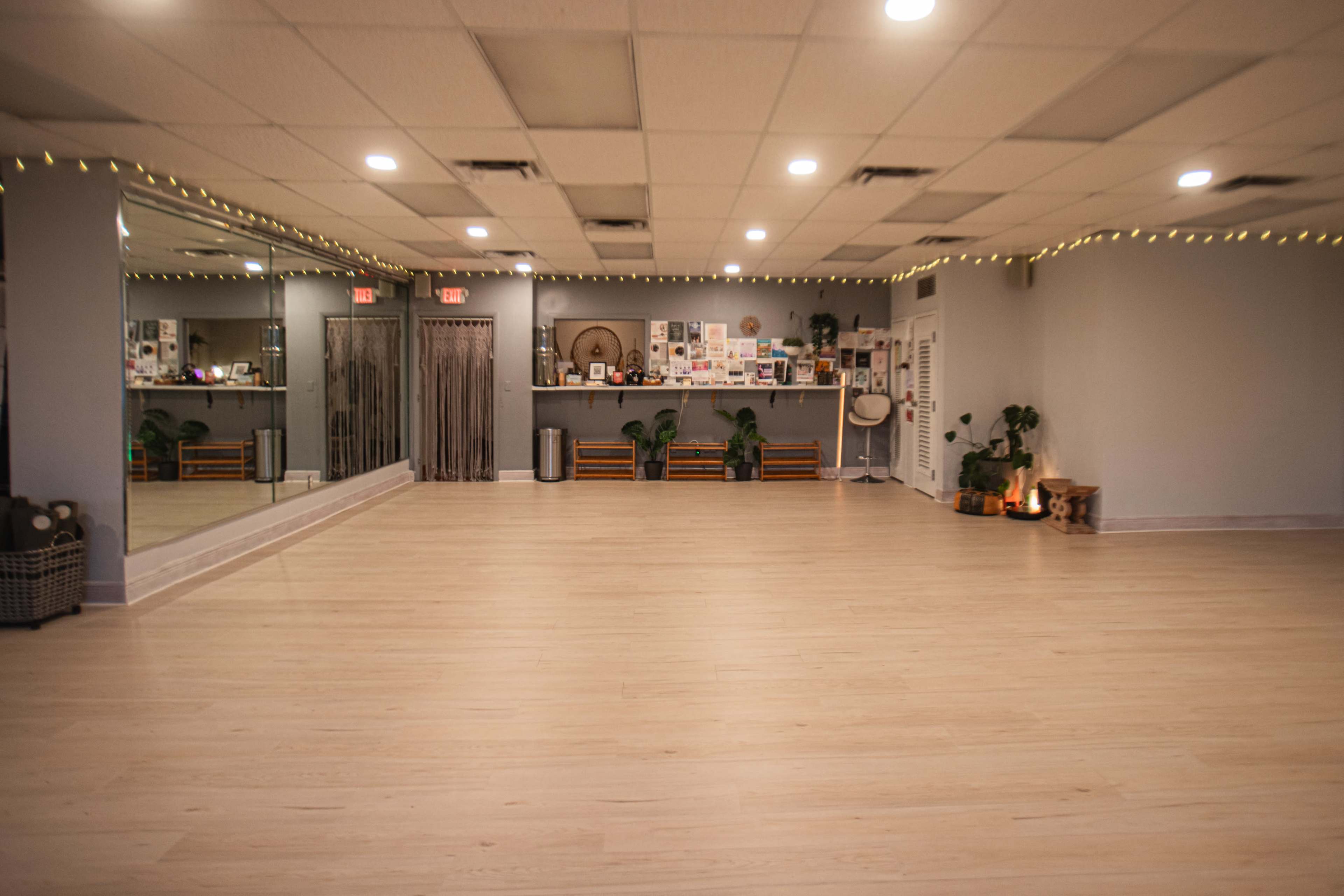 Beautiful, clean, well decorated, good energy space! Image in Glenvar Heights, Miami, FL