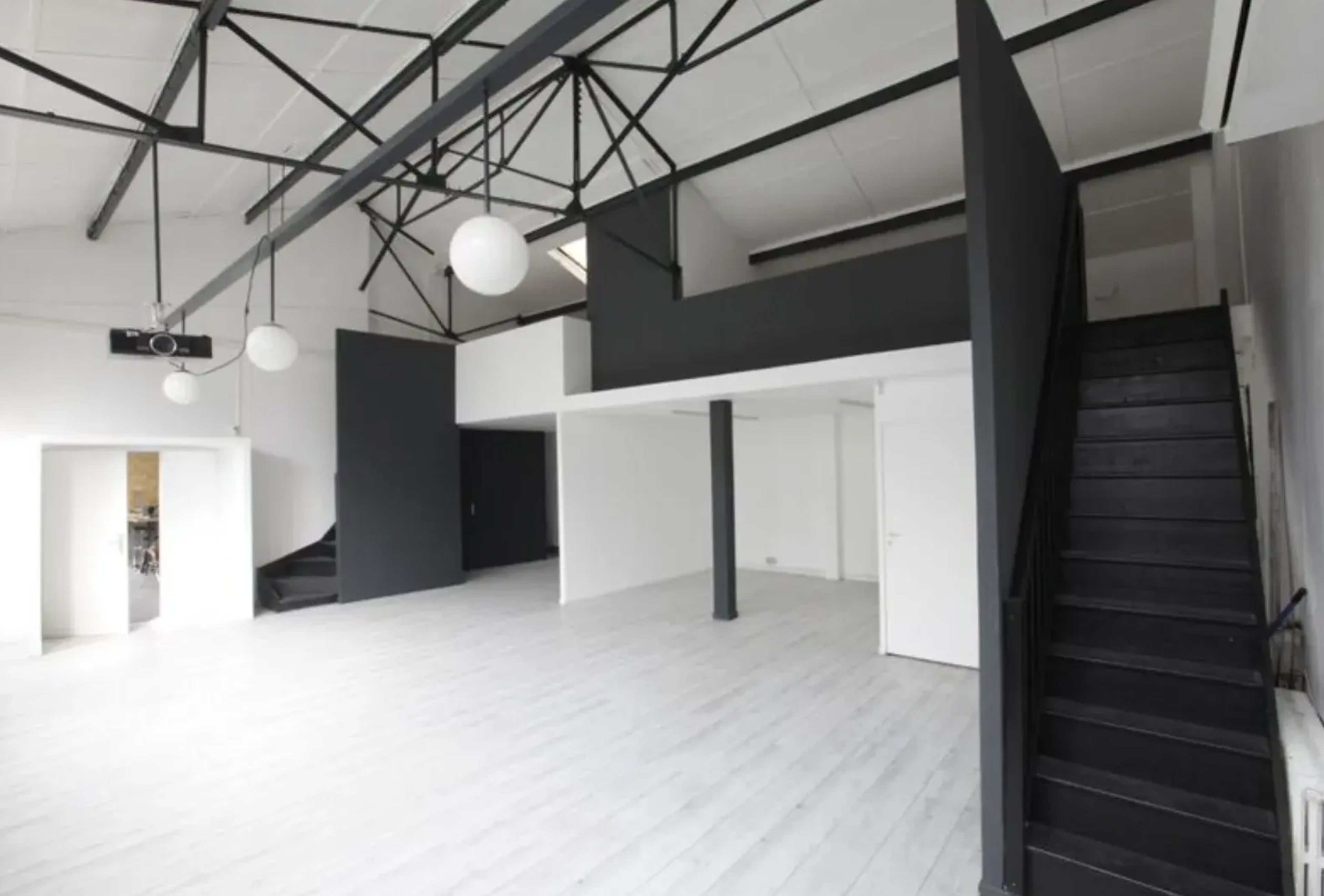 Loft d’Artiste Industriel de 250 m² – Un Écrin Unique pour Vos Projets Image dans , Montreuil, 