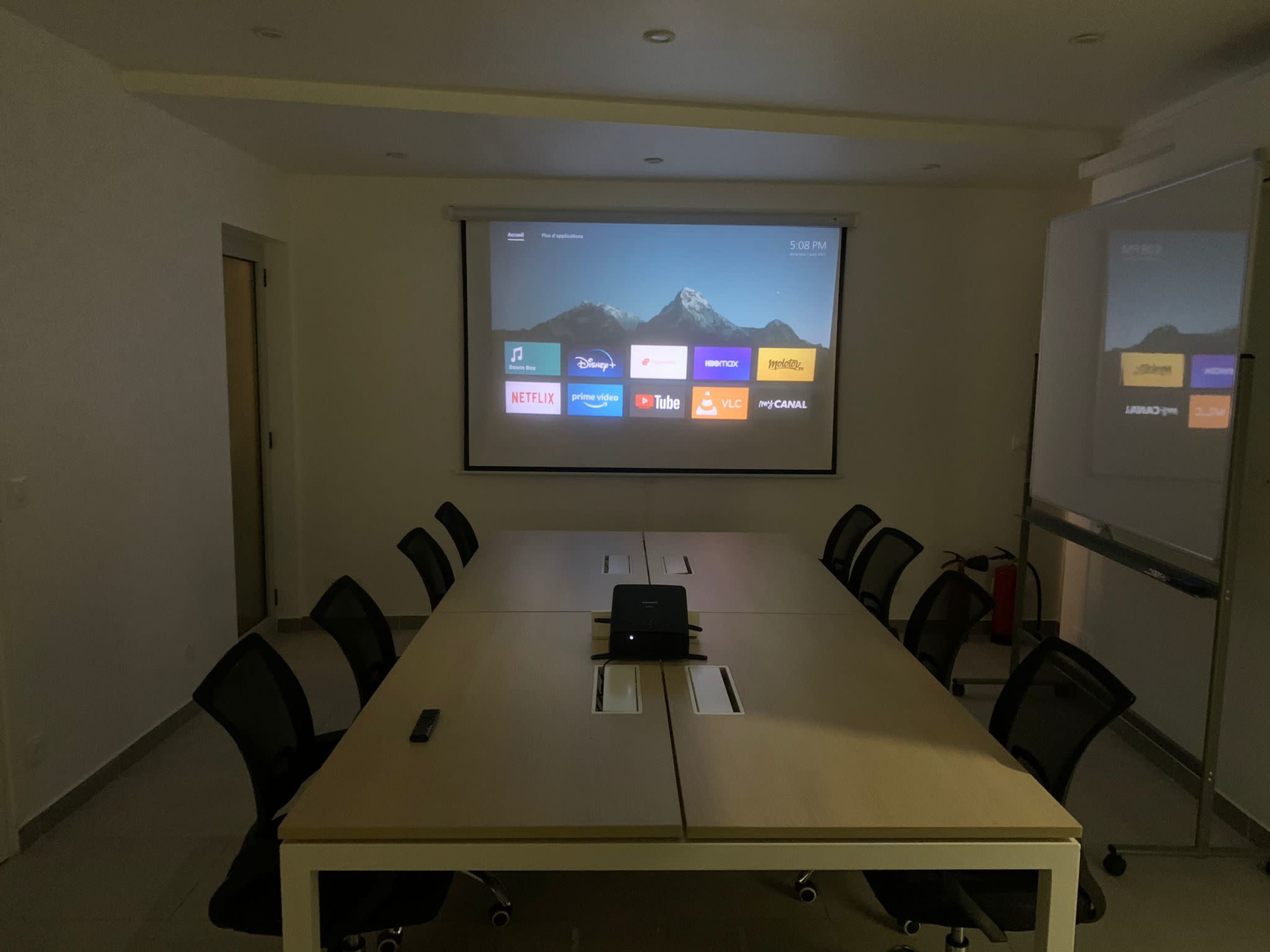 Salle de réunion, bureau avec équipements, salle de formation Image in , FONTENAY SOUS BOIS