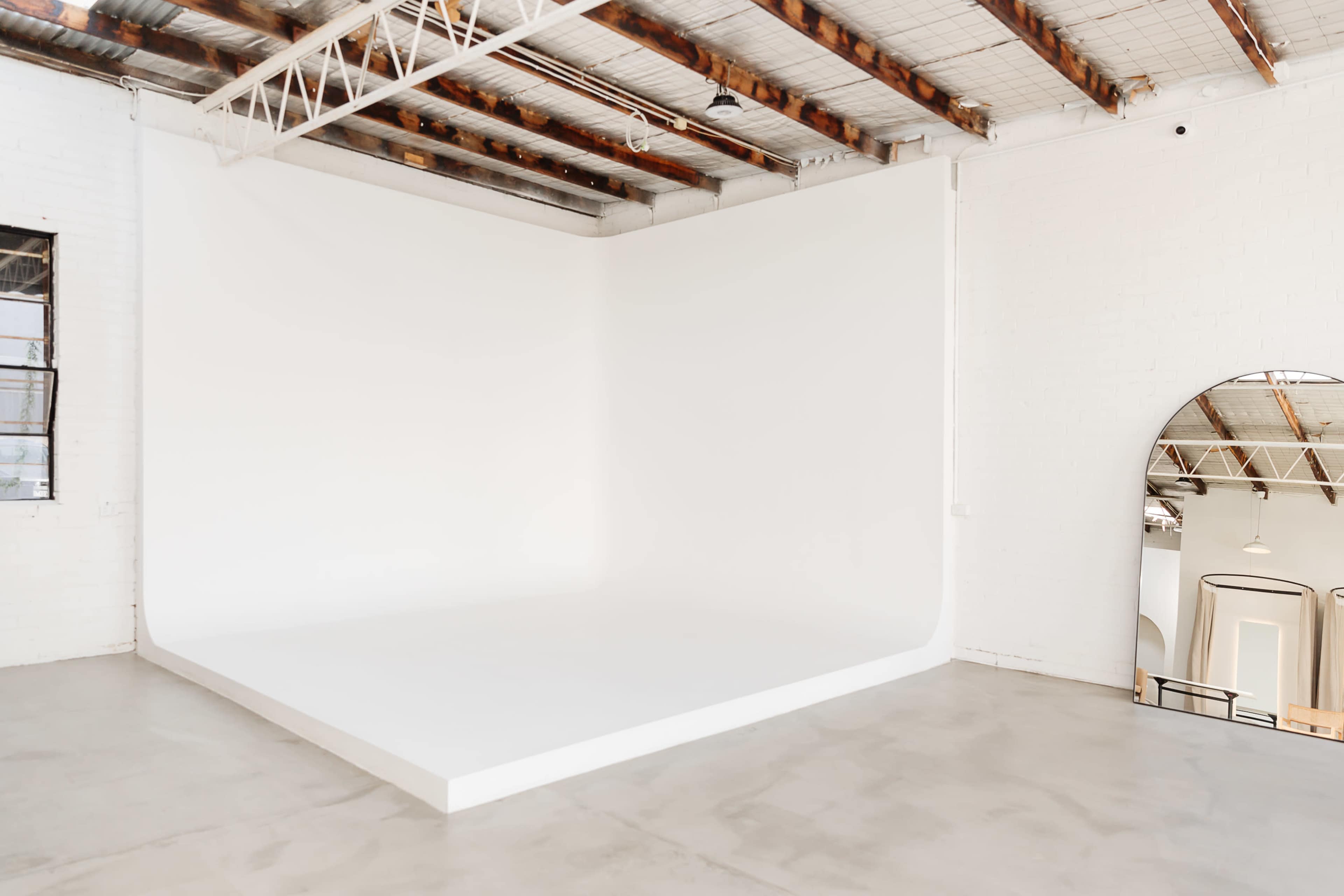 Aesthetic Studio with Natural & Controlled Light Image in Airport West, Airport West, VIC