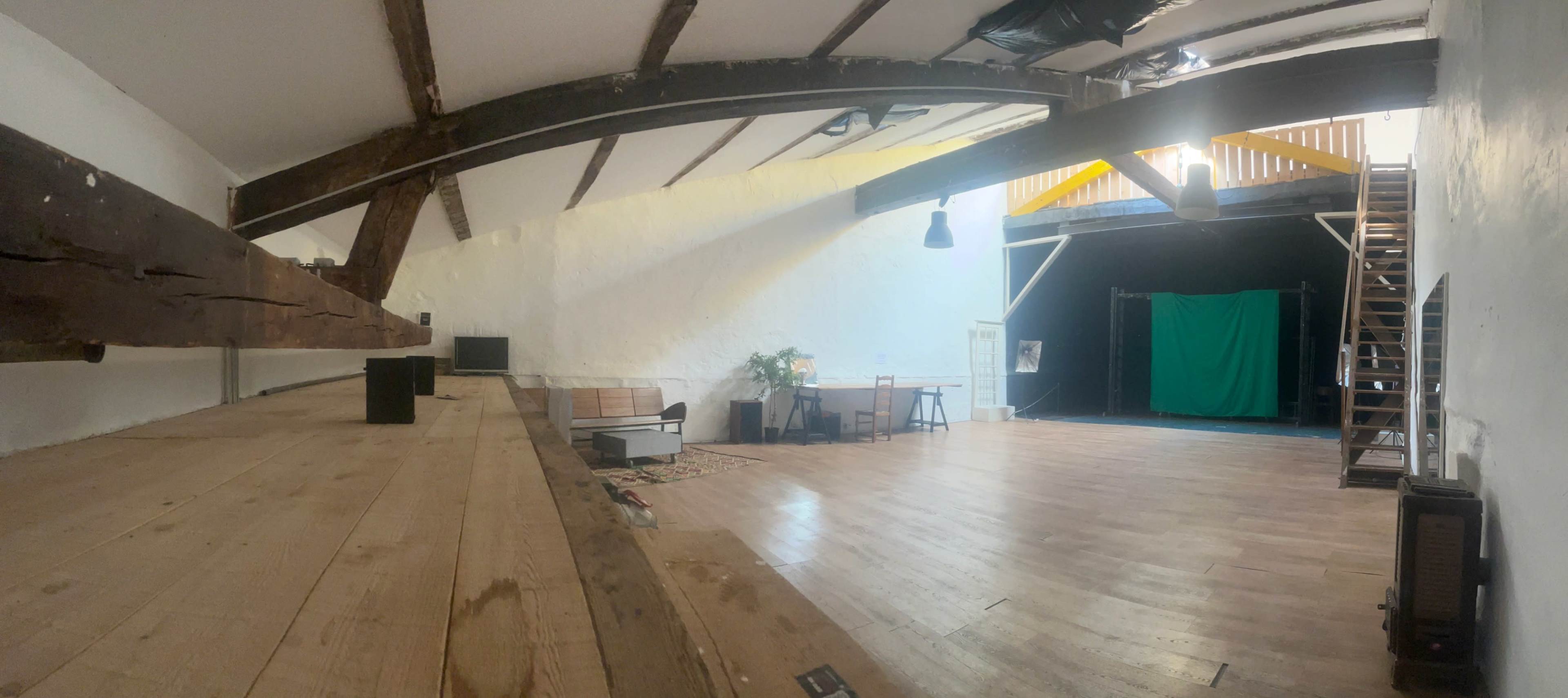 300m² de liberté artistique totale en plein cœur de Marseille. Image in Thiers, Marseille