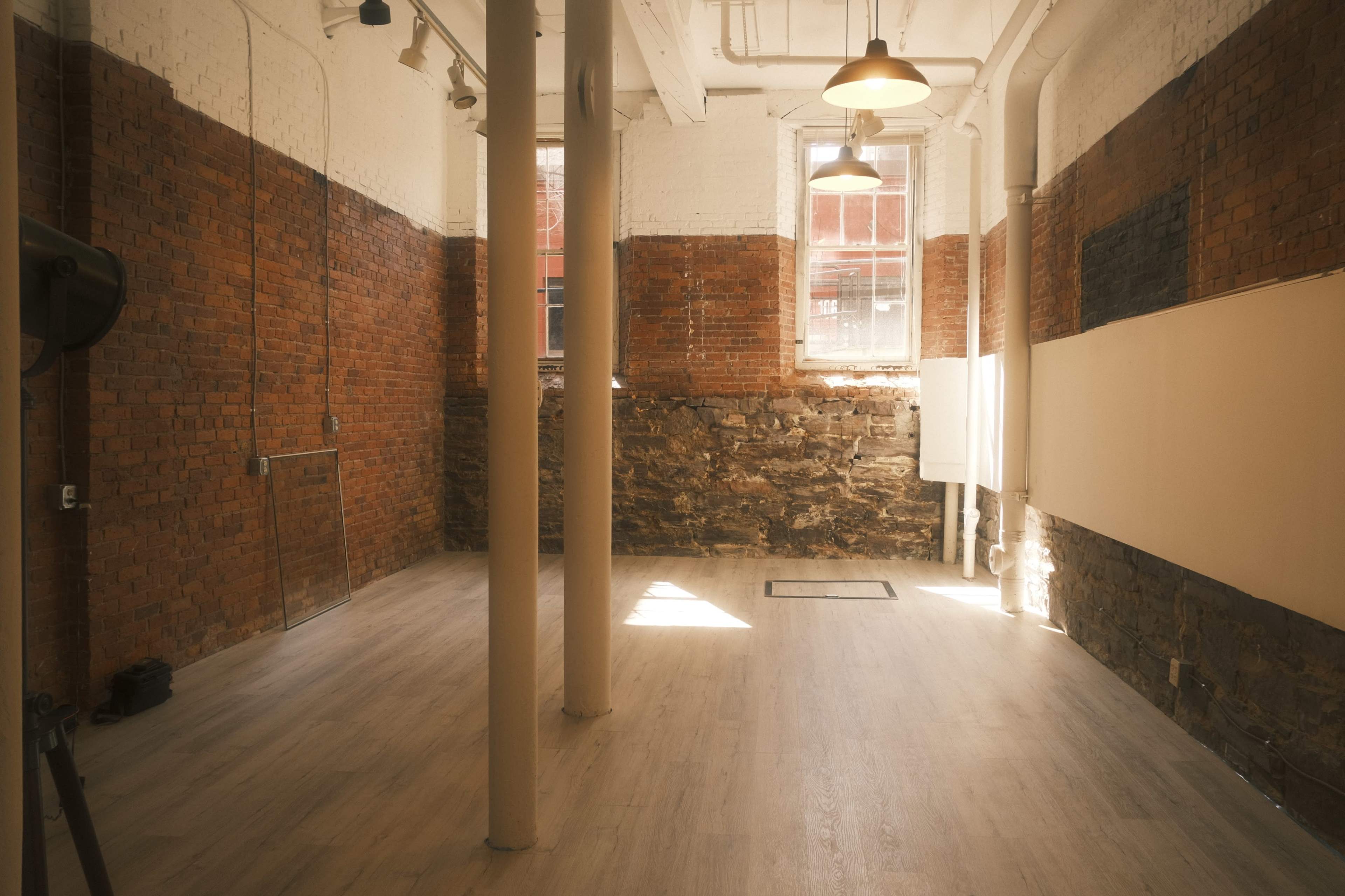 Downtown loft vibes with nice natural light Image in Burlington, Burlington, VT
