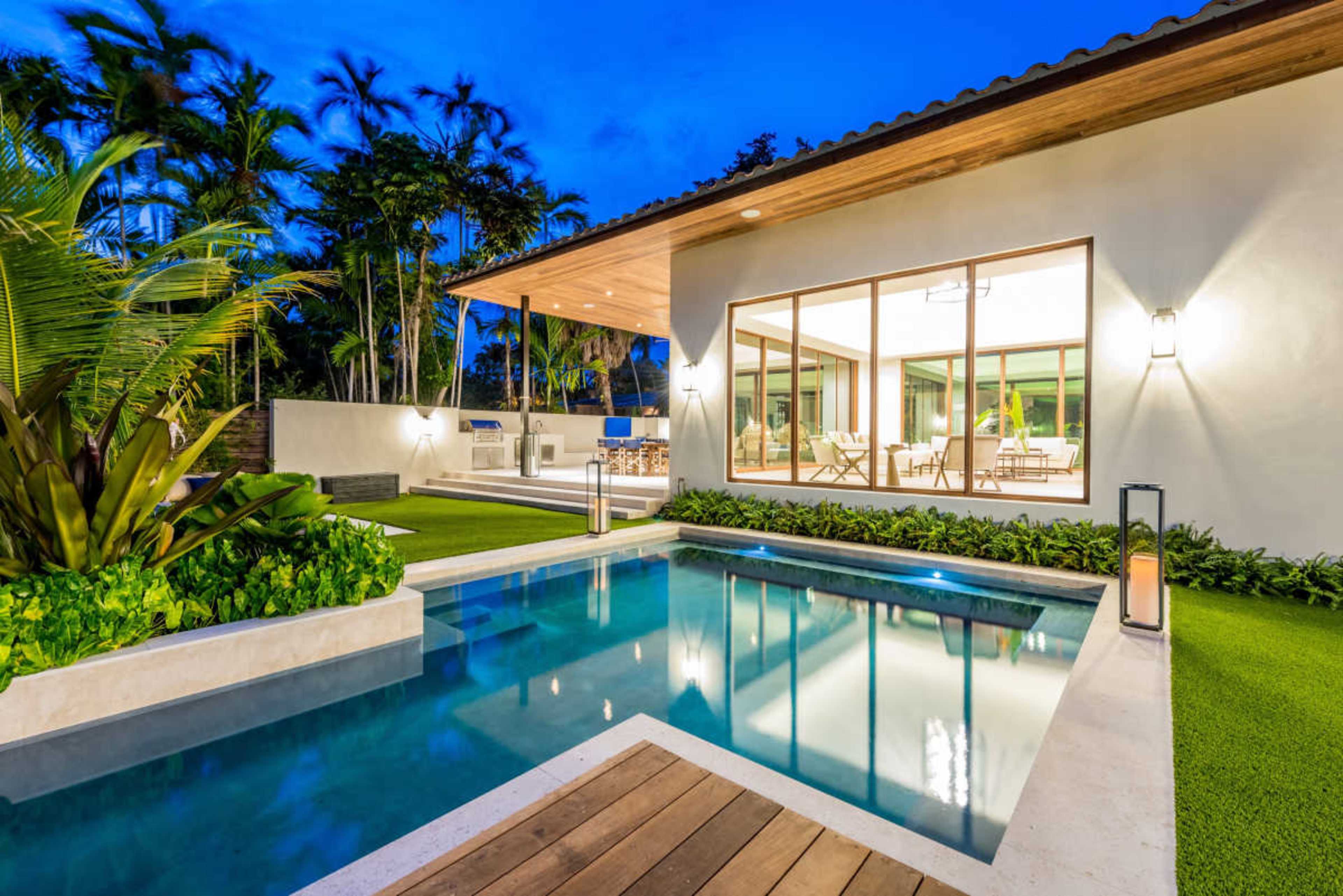 Solstice Hideaway Image in Upper East Side, Miami, FL