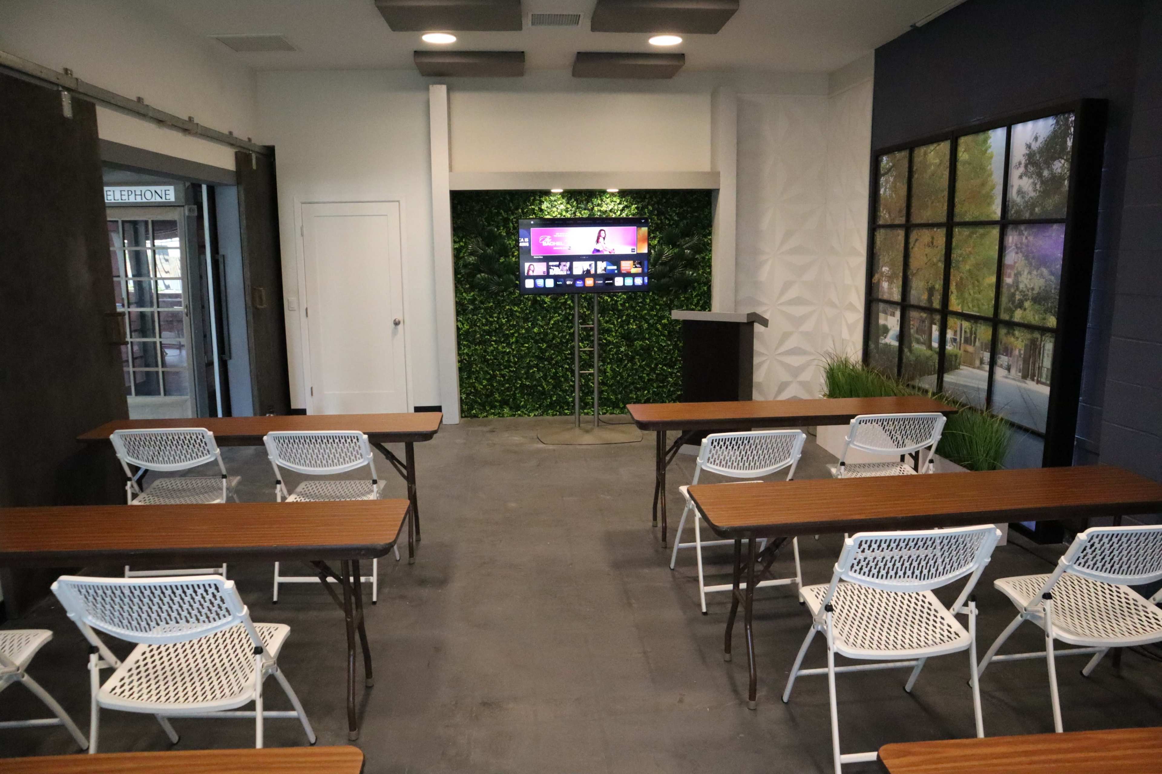 Multipurpose Meeting Space Image in , Vista, CA
