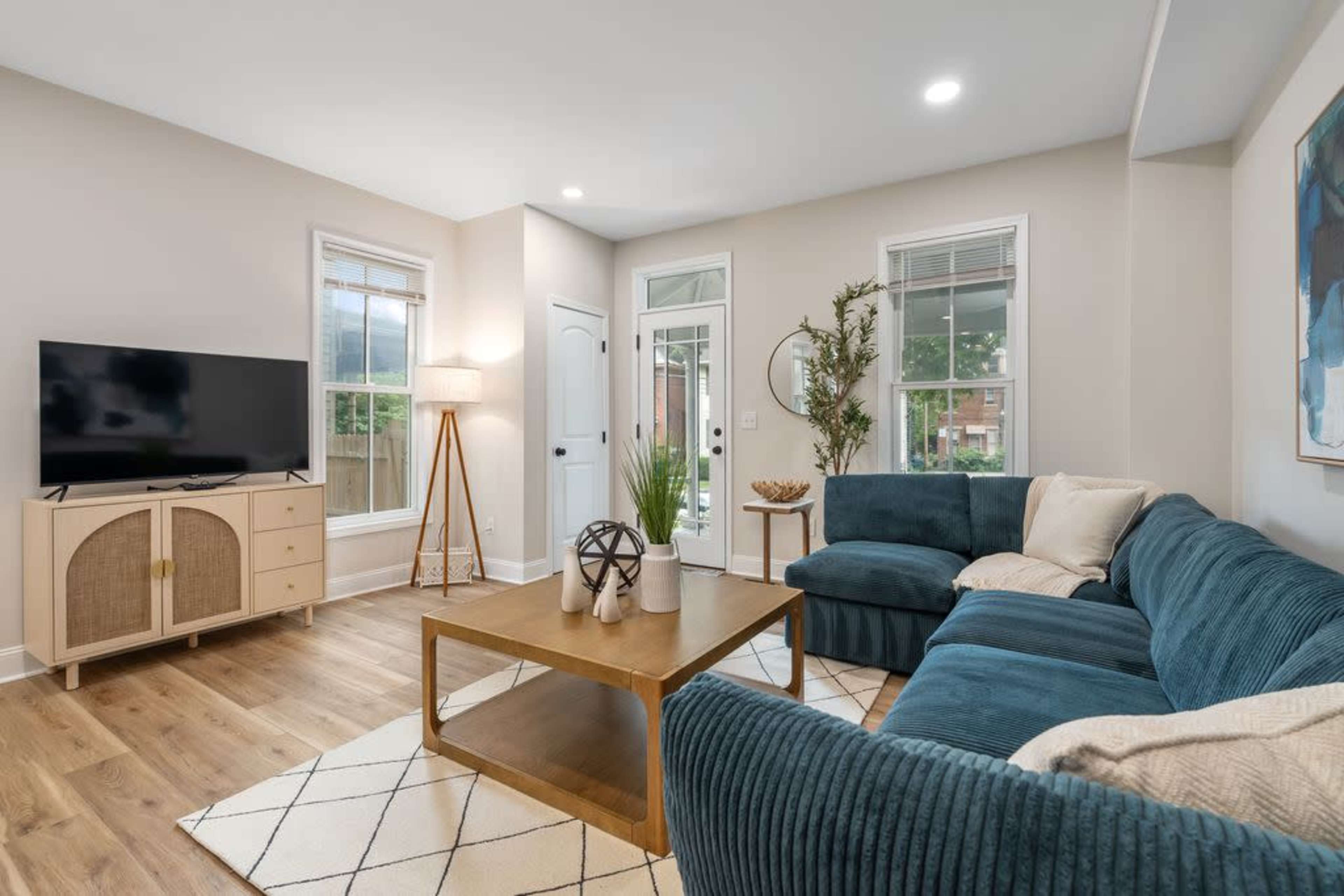 Downtown Large Home with Backyard Image in Victorian Village, columbus, OH