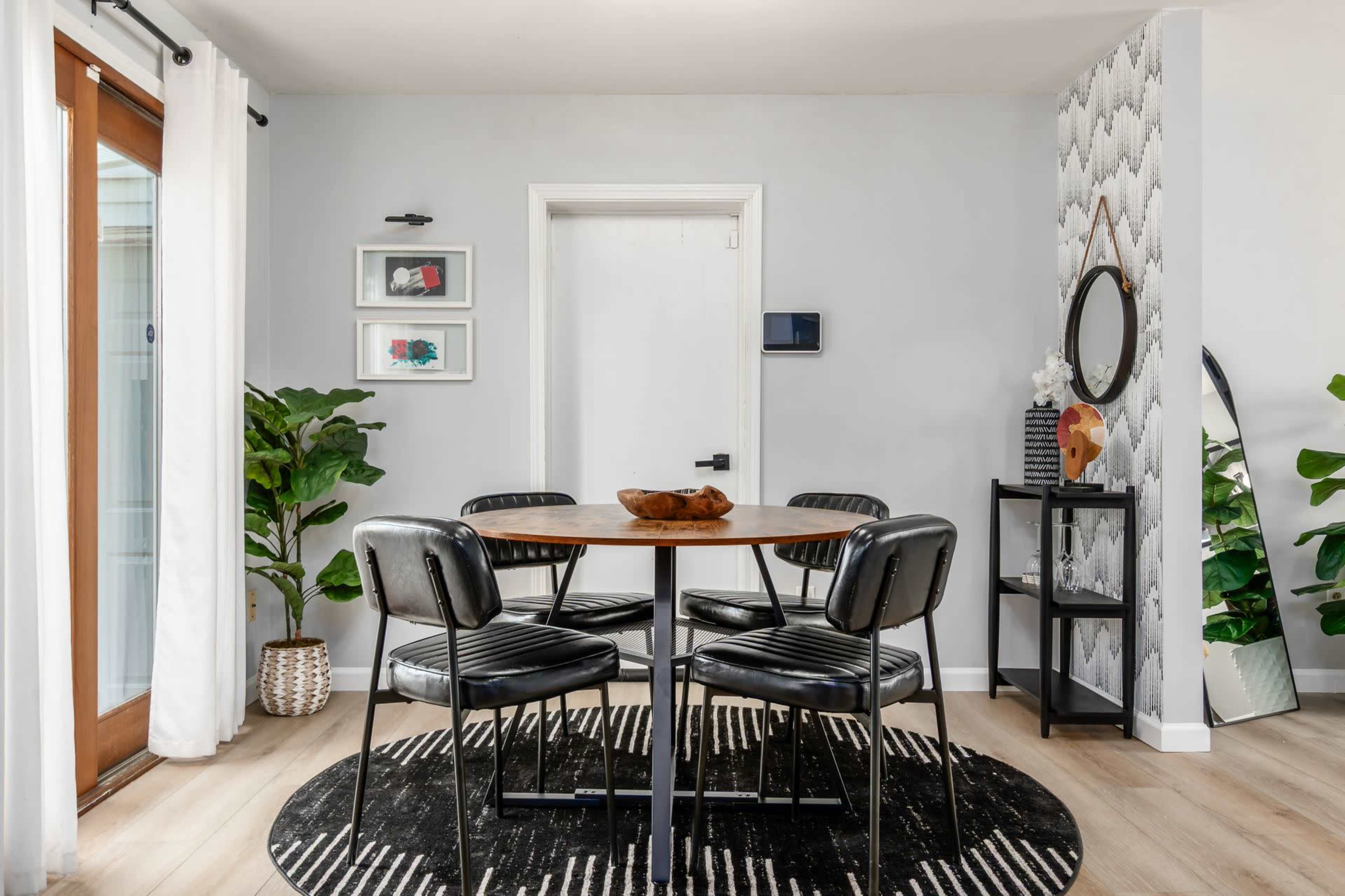 Modern, Stylish Home with 4 Bedrooms & Outdoor Patio Image in South Columbus, Columbus, OH