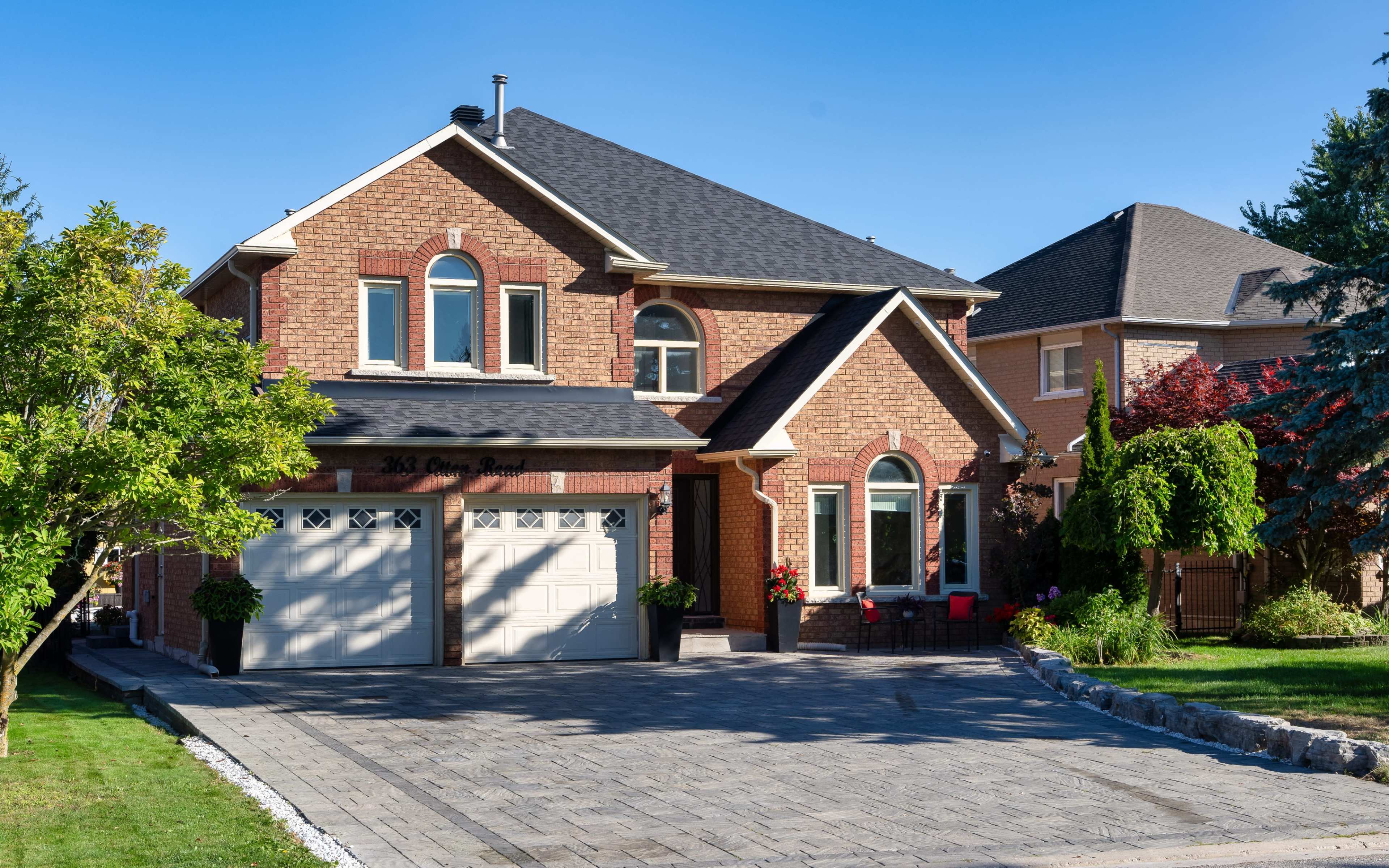 Cinematic Family Estate with Private Pool Image in Newmarket, Toronto, ON